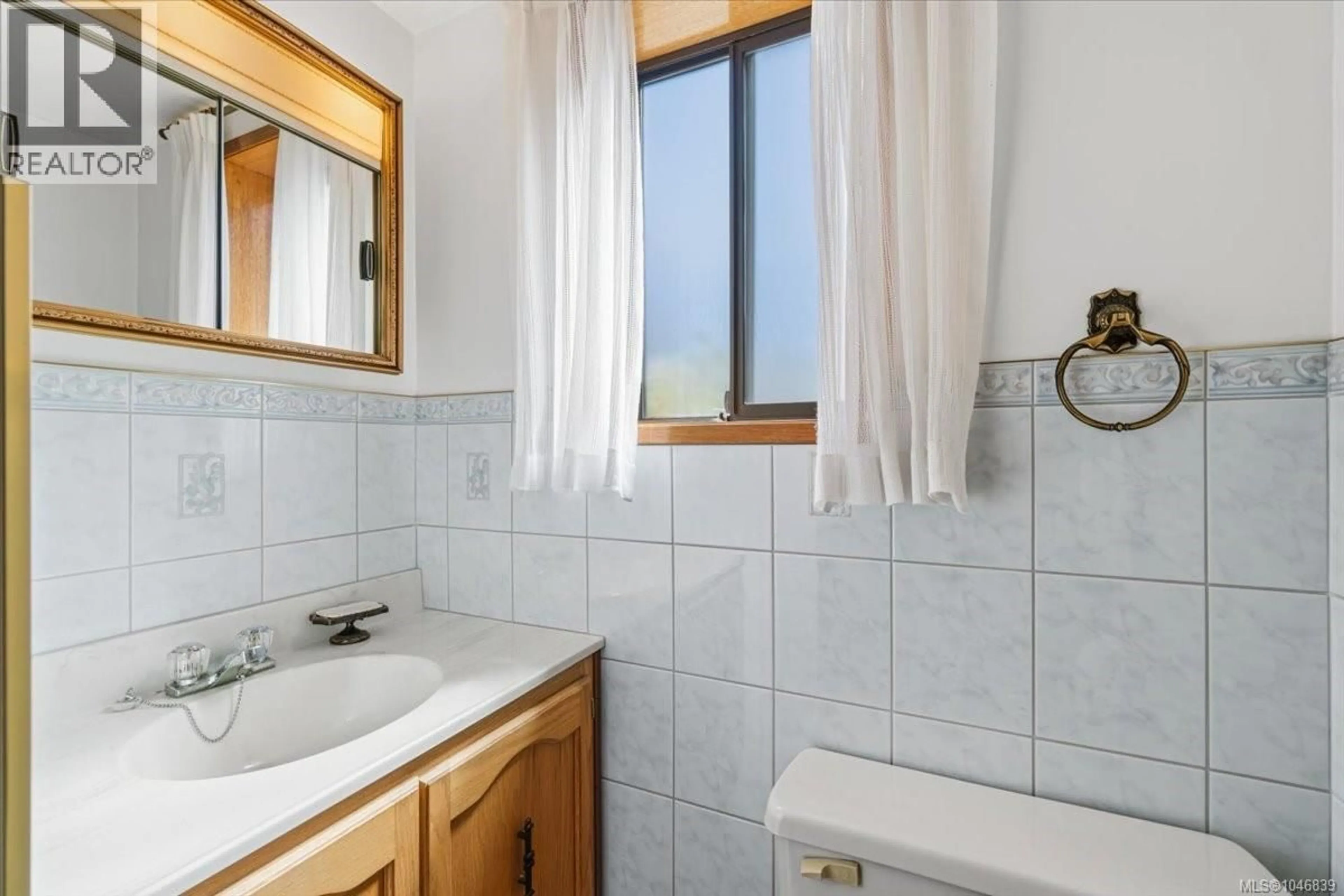 Standard bathroom, ceramic/tile floor for 5500 KENWILL DRIVE, Nanaimo British Columbia V9T5M5