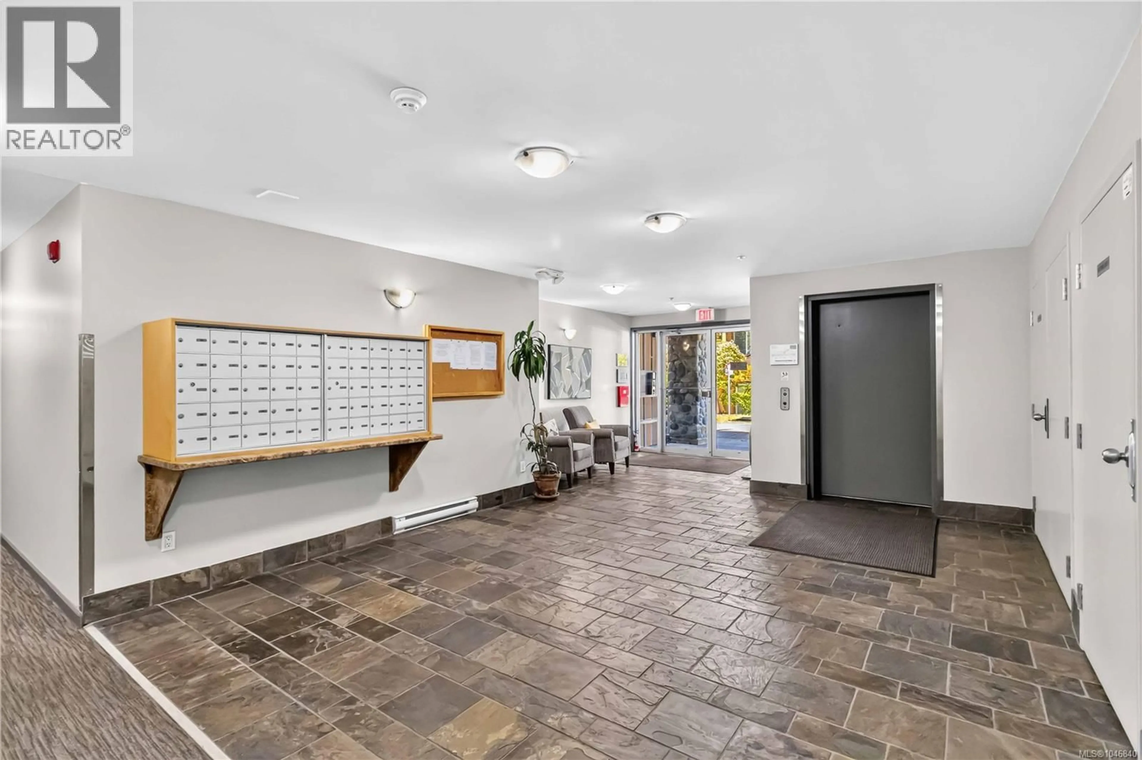 Indoor foyer for 208 - 1959 POLO PARK COURT, Central Saanich British Columbia V8M2K1