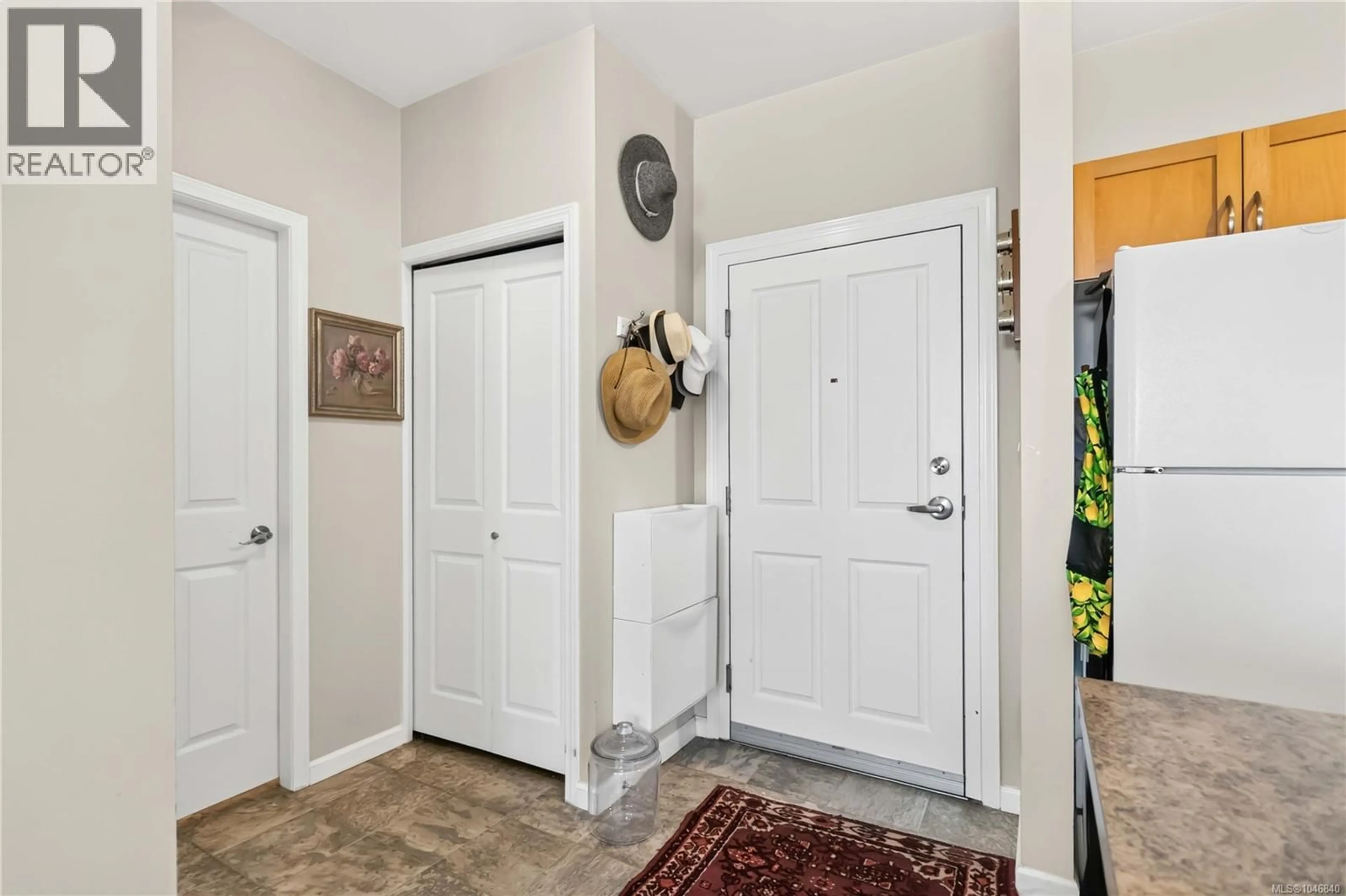 Indoor entryway for 208 - 1959 POLO PARK COURT, Central Saanich British Columbia V8M2K1
