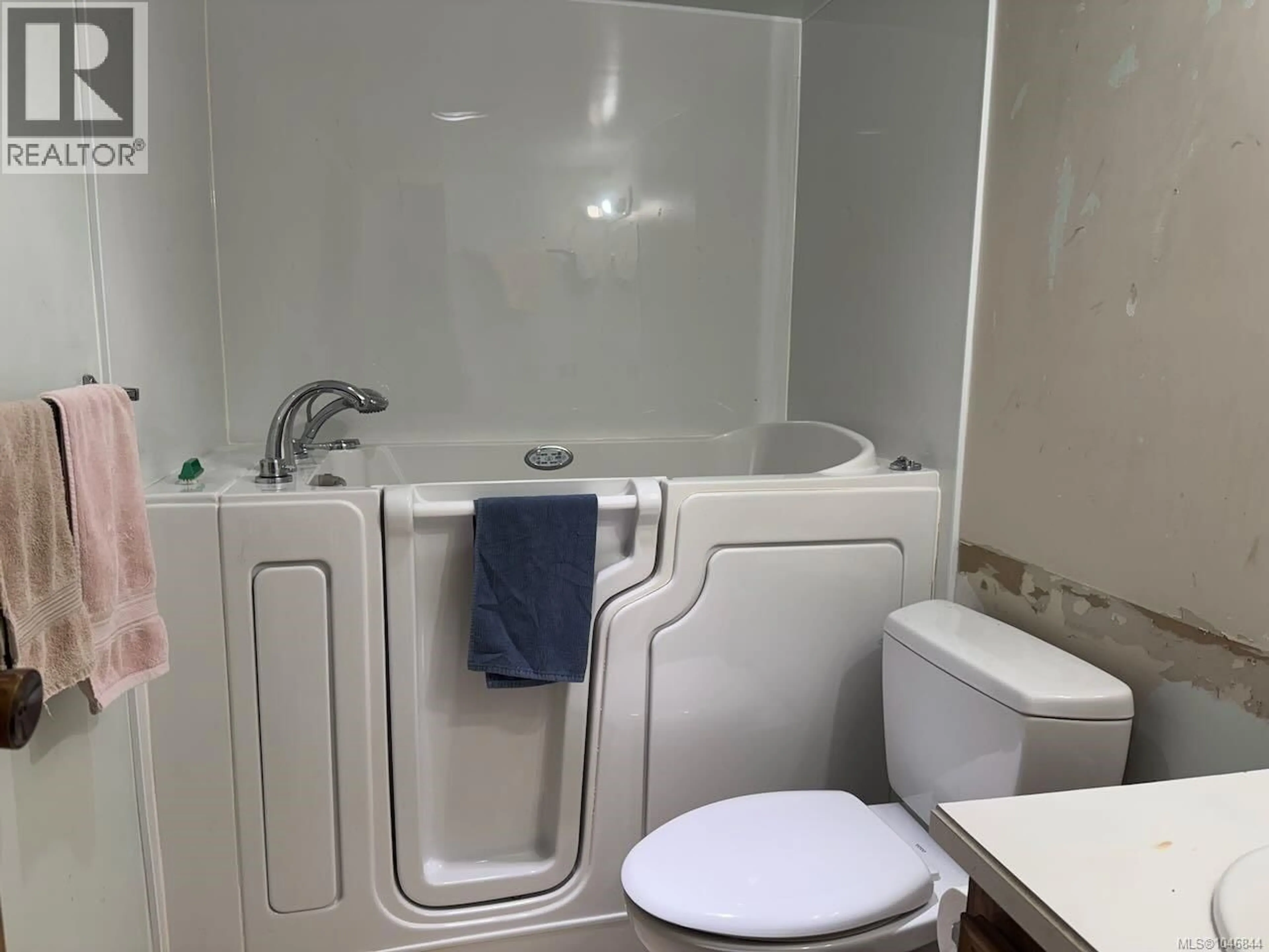 Standard bathroom, floor is not visible for 407 - 4728 UPLANDS DRIVE, Nanaimo British Columbia V9T4S9