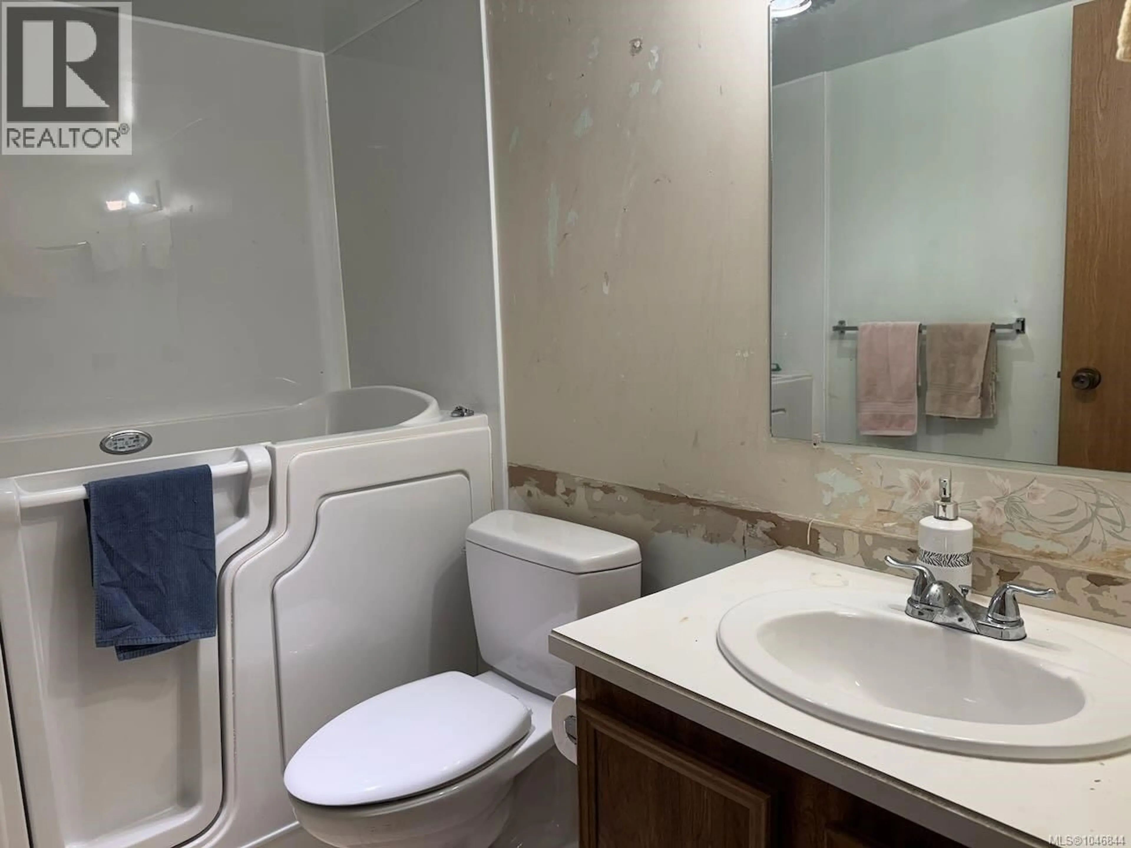 Standard bathroom, floor is not visible for 407 - 4728 UPLANDS DRIVE, Nanaimo British Columbia V9T4S9