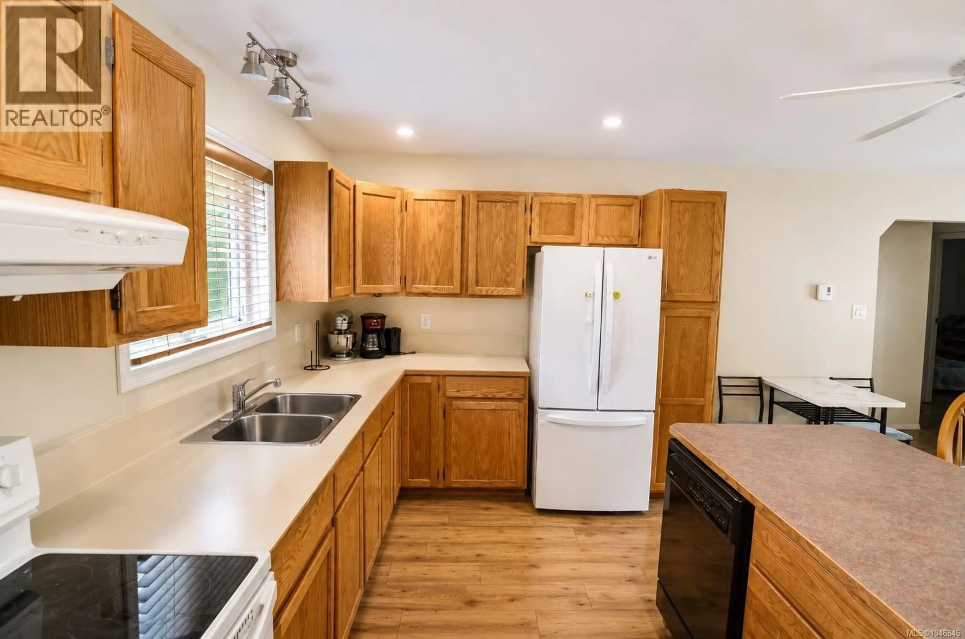 Standard kitchen, unknown for F - 1670 PIERCY AVENUE, Courtenay British Columbia V9N3E9
