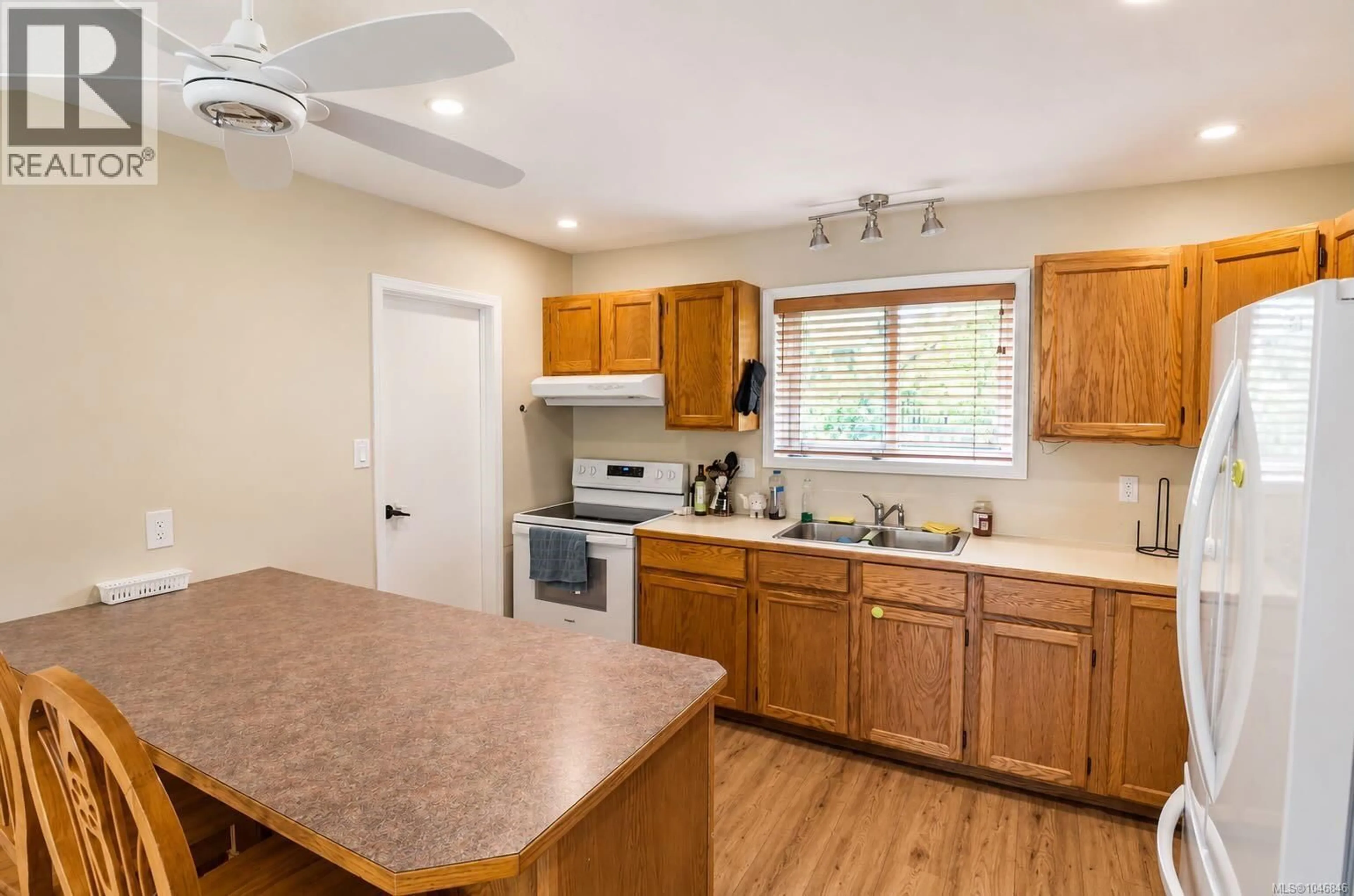 Standard kitchen, unknown for F - 1670 PIERCY AVENUE, Courtenay British Columbia V9N3E9