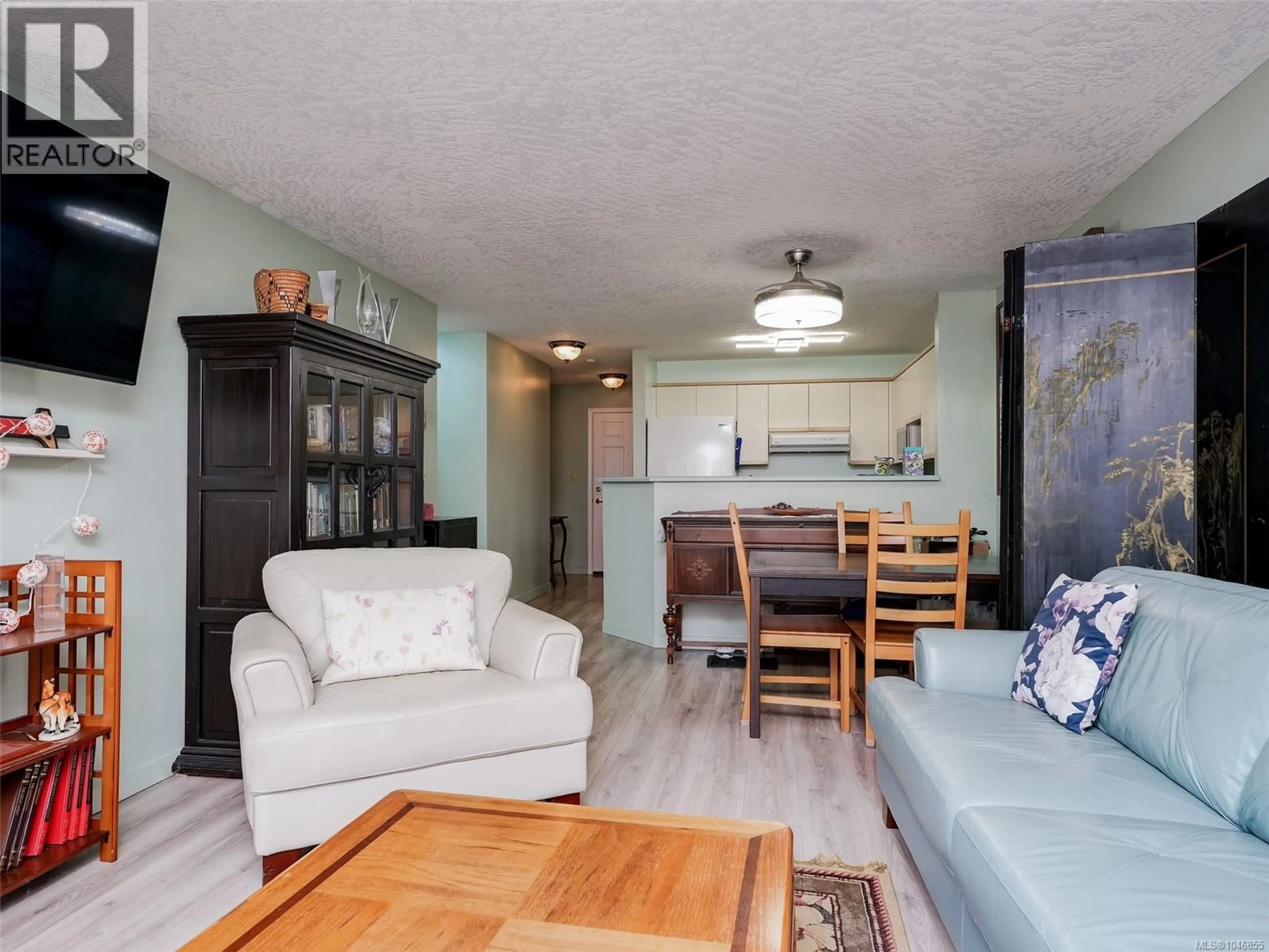 Living room with furniture, unknown for 208 - 9882 FIFTH STREET, Sidney British Columbia V8L2X3