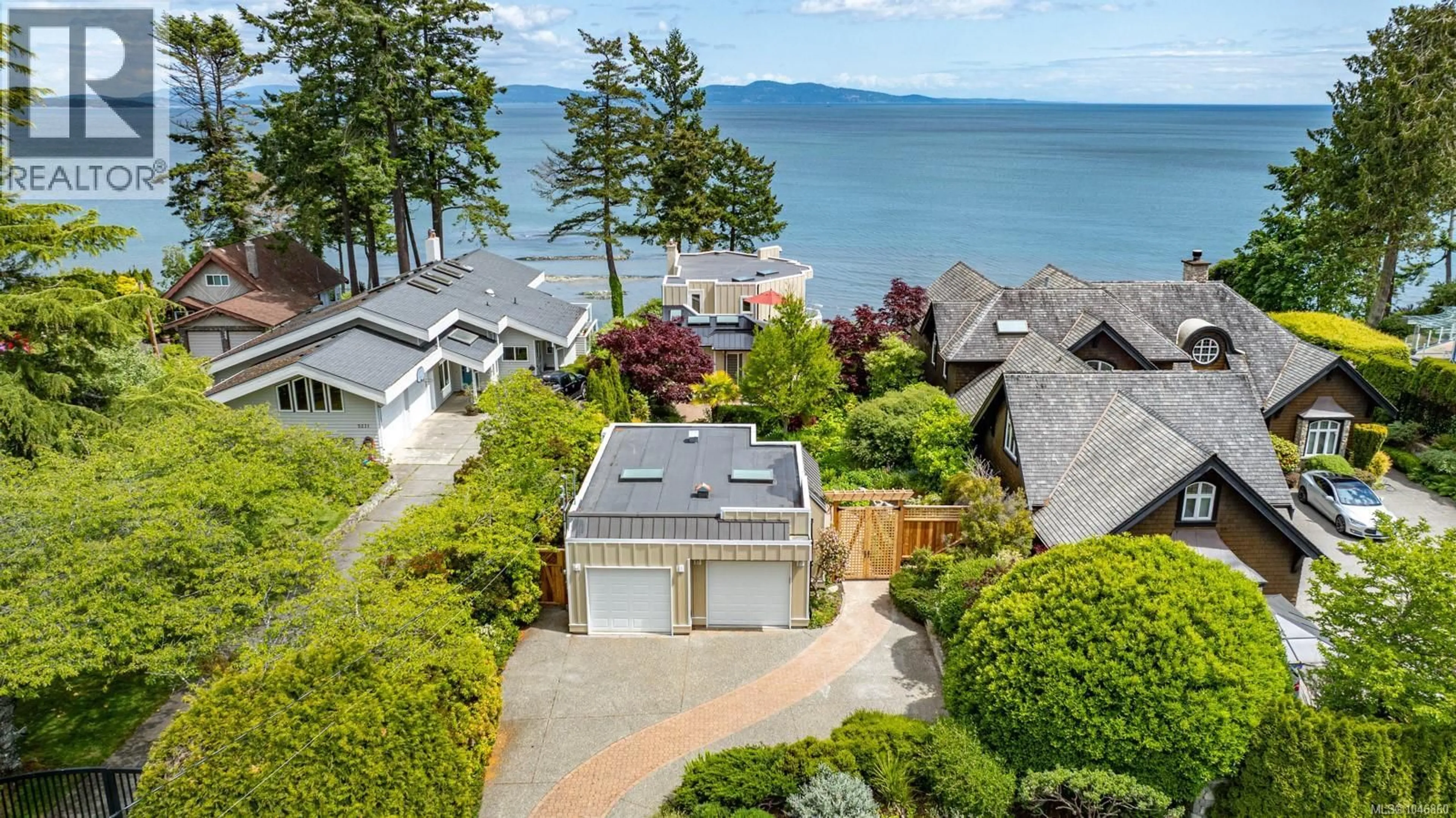 A pic from outside/outdoor area/front of a property/back of a property/a pic from drone, water/lake/river/ocean view for 5267 PARKER AVENUE, Saanich British Columbia V8Y2N1