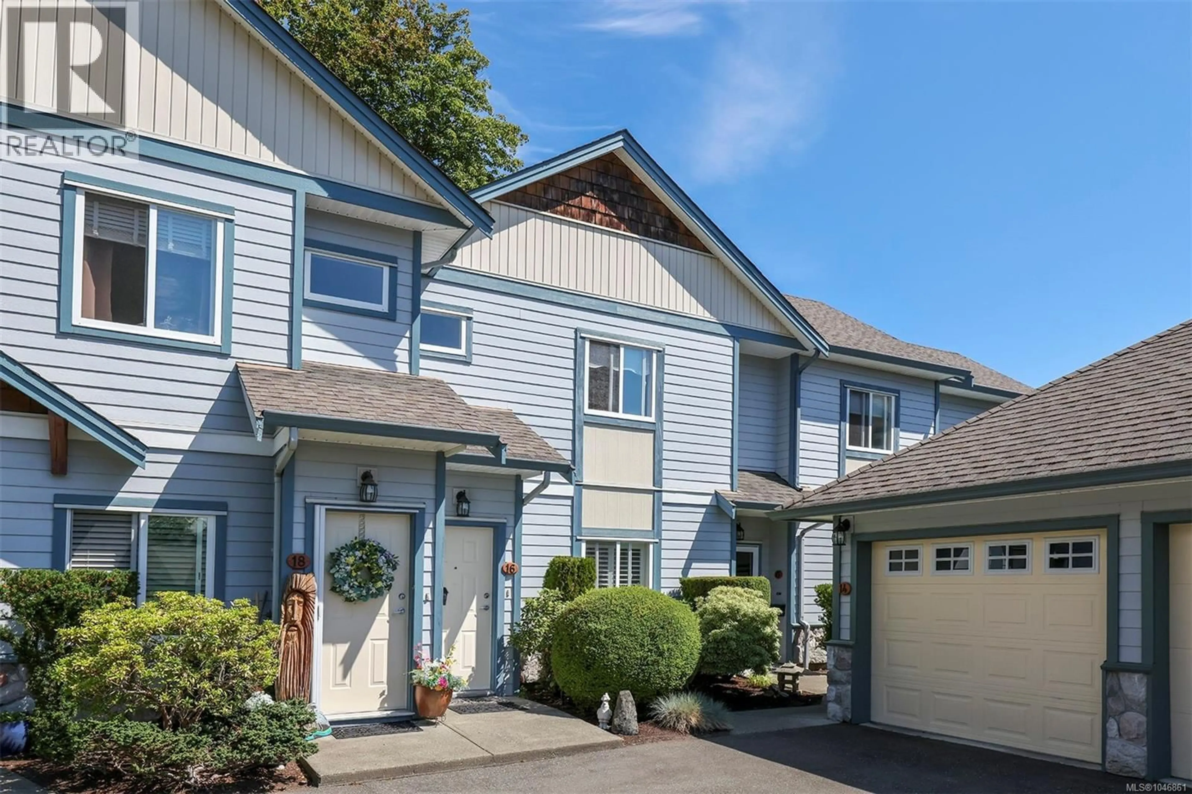 Home with vinyl exterior material, street for 16 - 1646 BALMORAL AVENUE, Comox British Columbia V9M2N1