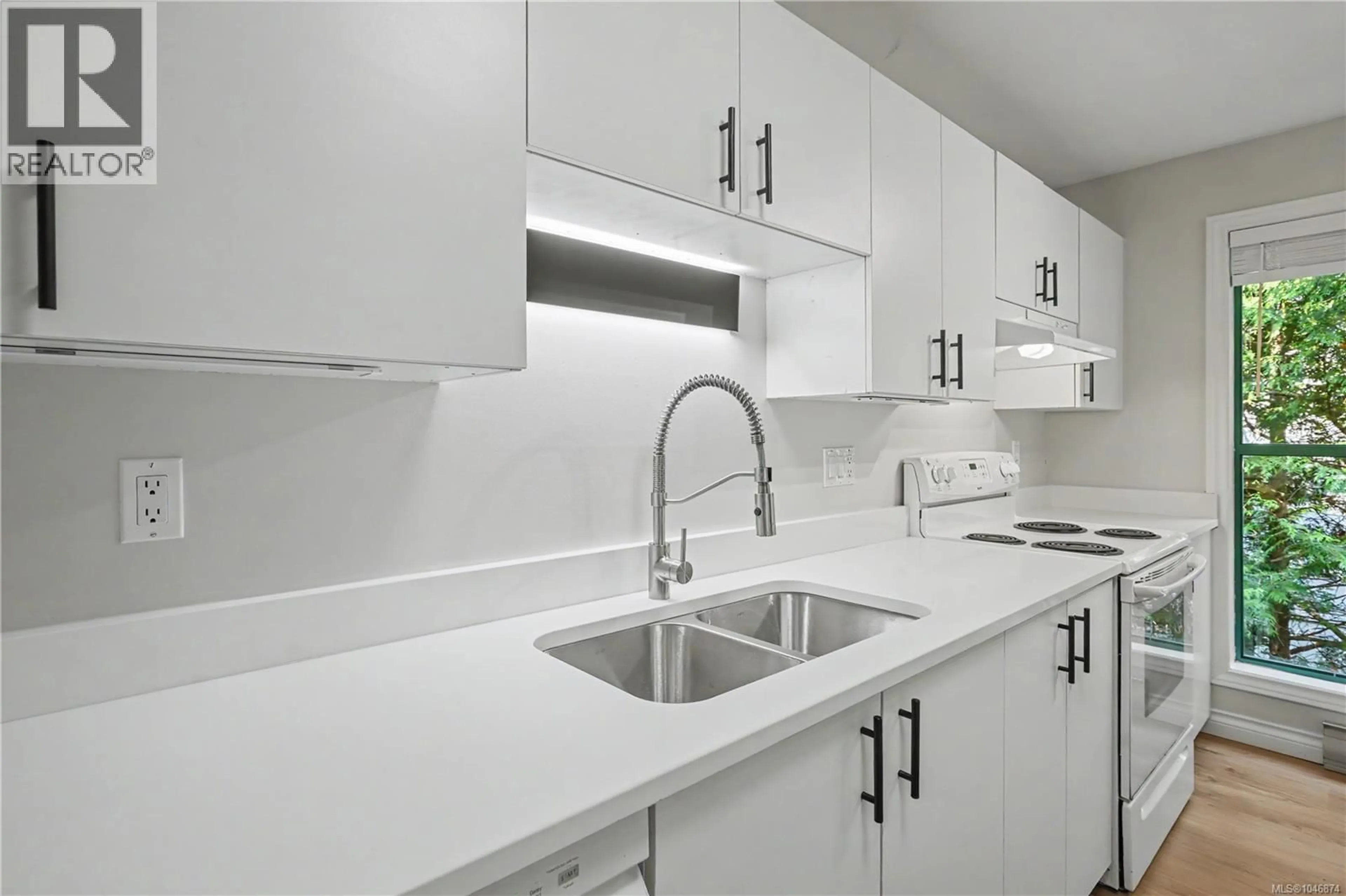 Standard kitchen, ceramic/tile floor for 303 - 1190 VIEW STREET, Victoria British Columbia V8V5J2
