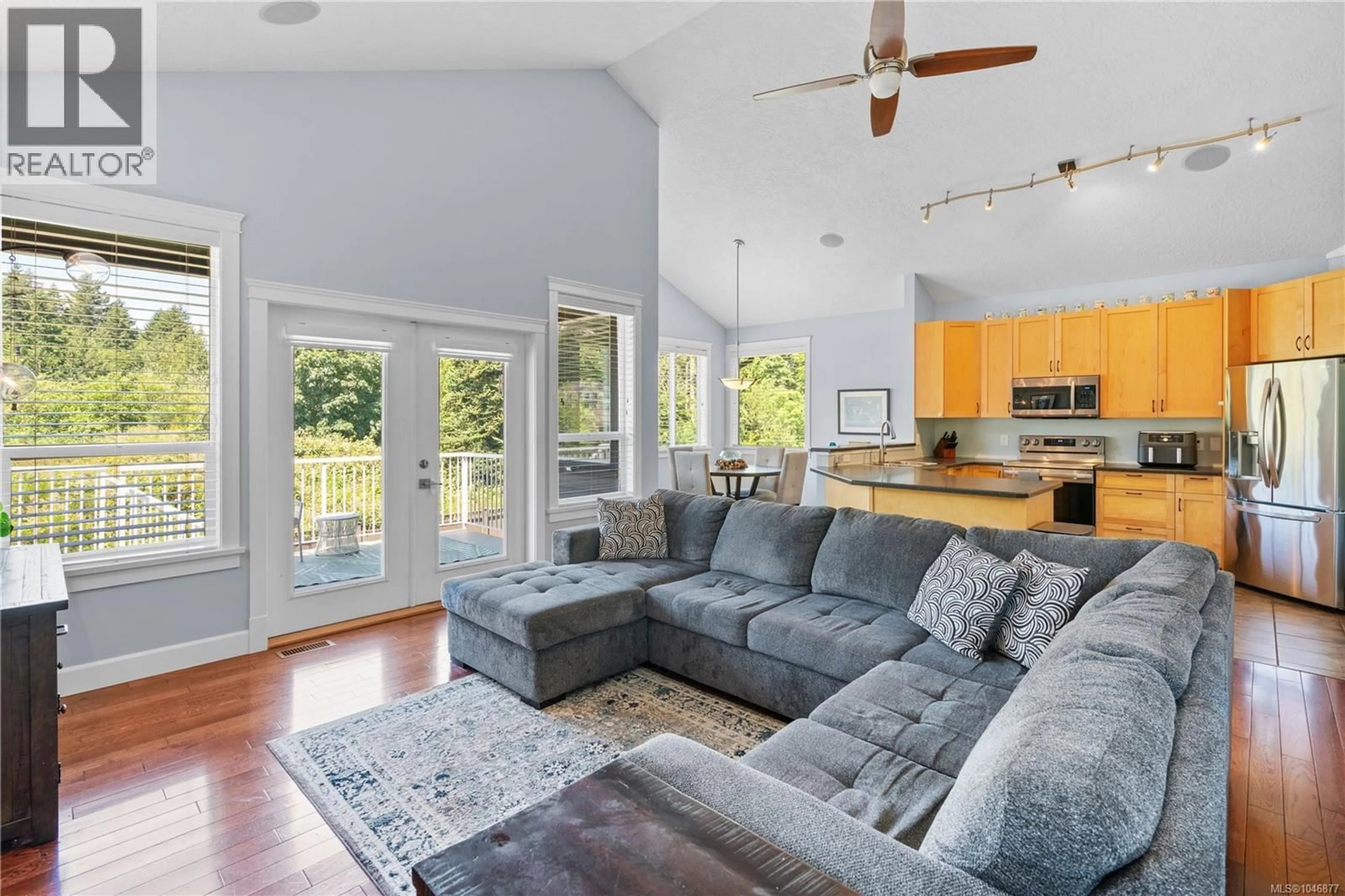 Living room with furniture, unknown for 931 DELOUME ROAD, Mill Bay British Columbia V0R2P1