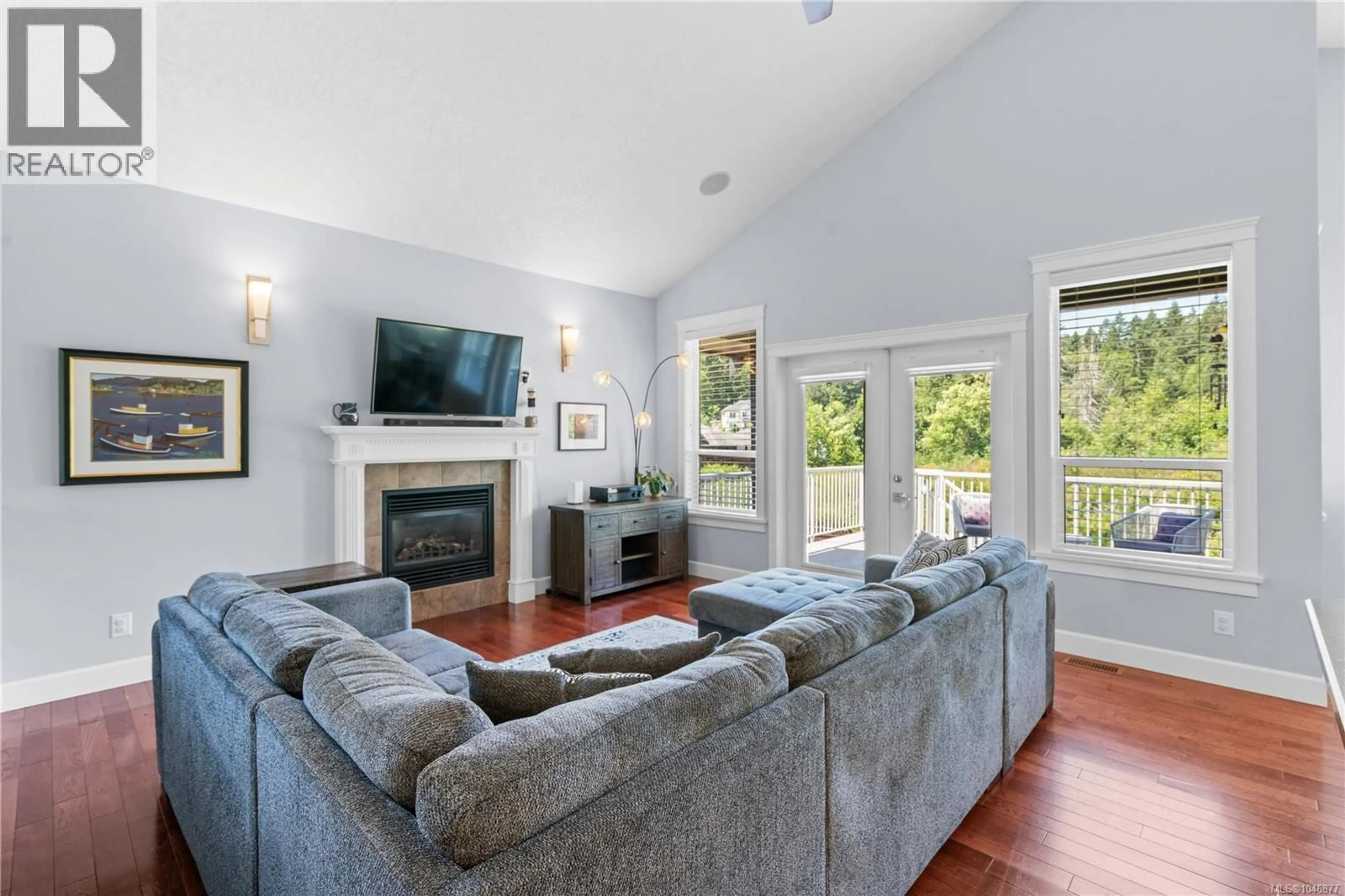 Living room with furniture, unknown for 931 DELOUME ROAD, Mill Bay British Columbia V0R2P1