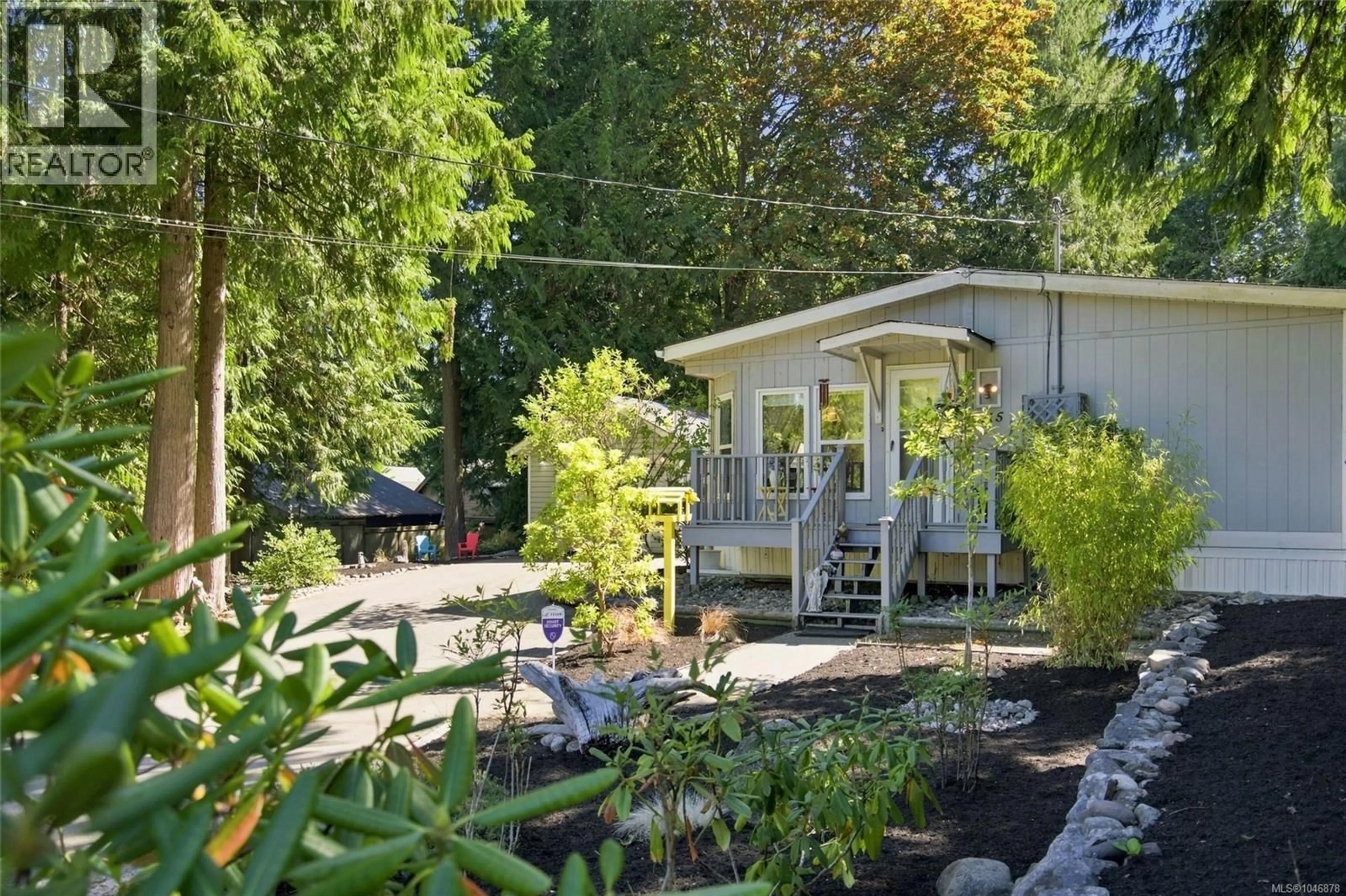 Patio, street for 1115 SYMONS CRESCENT, Qualicum Beach British Columbia V9K1M8