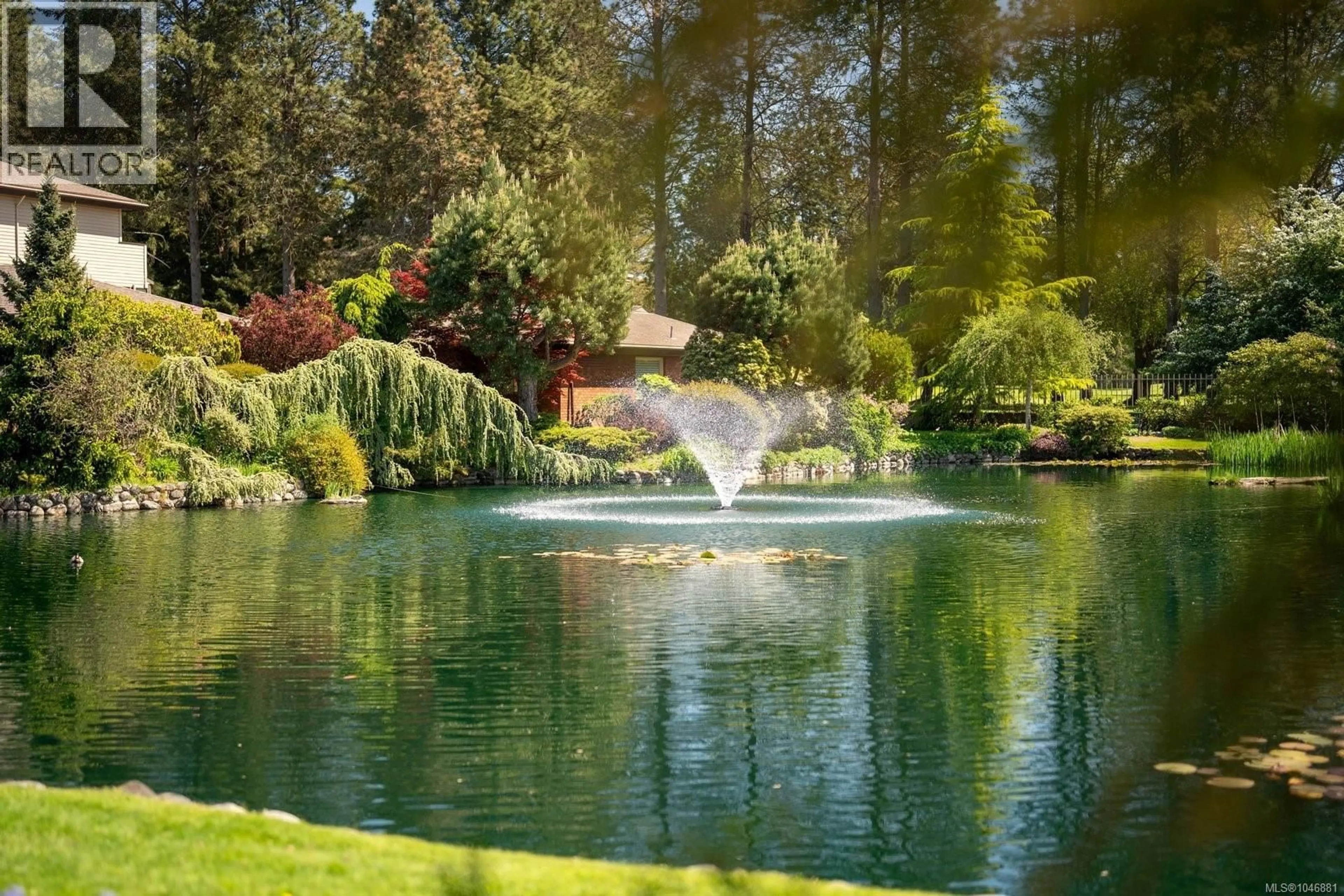 Pool for 125 - 2345 CEDAR HILL CROSS ROAD, Oak Bay British Columbia V8P5M8
