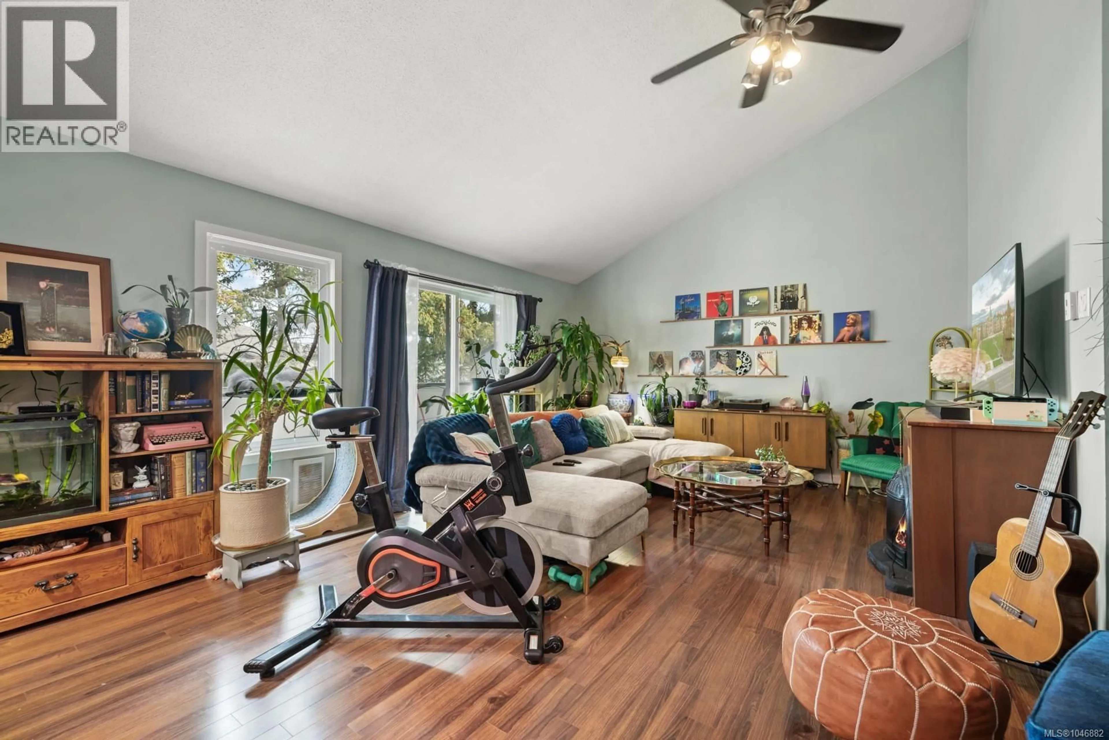 Living room with furniture, unknown for 14 - 3230 RUTLEDGE STREET, Saanich British Columbia V8X1N7