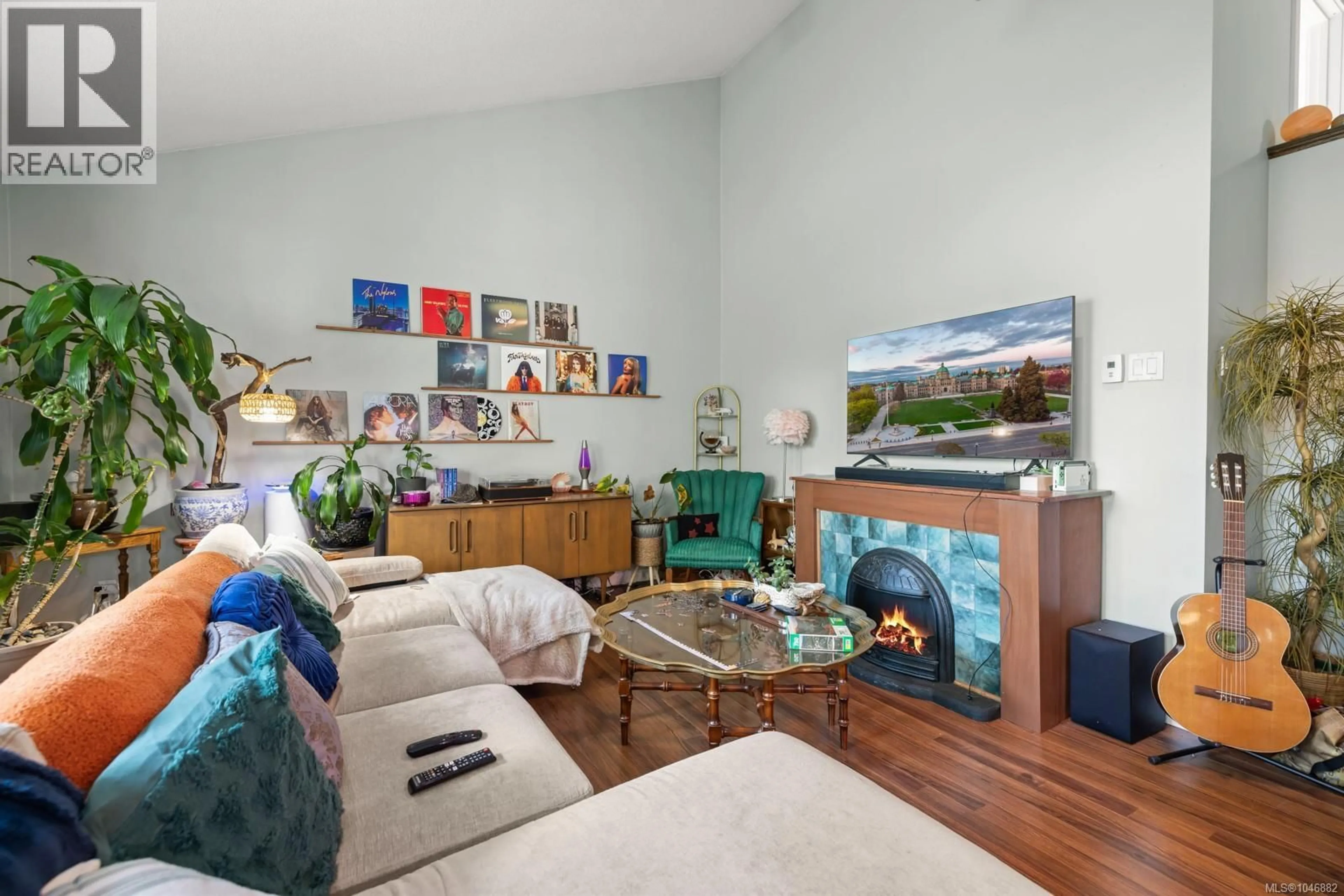 Living room with furniture, unknown for 14 - 3230 RUTLEDGE STREET, Saanich British Columbia V8X1N7