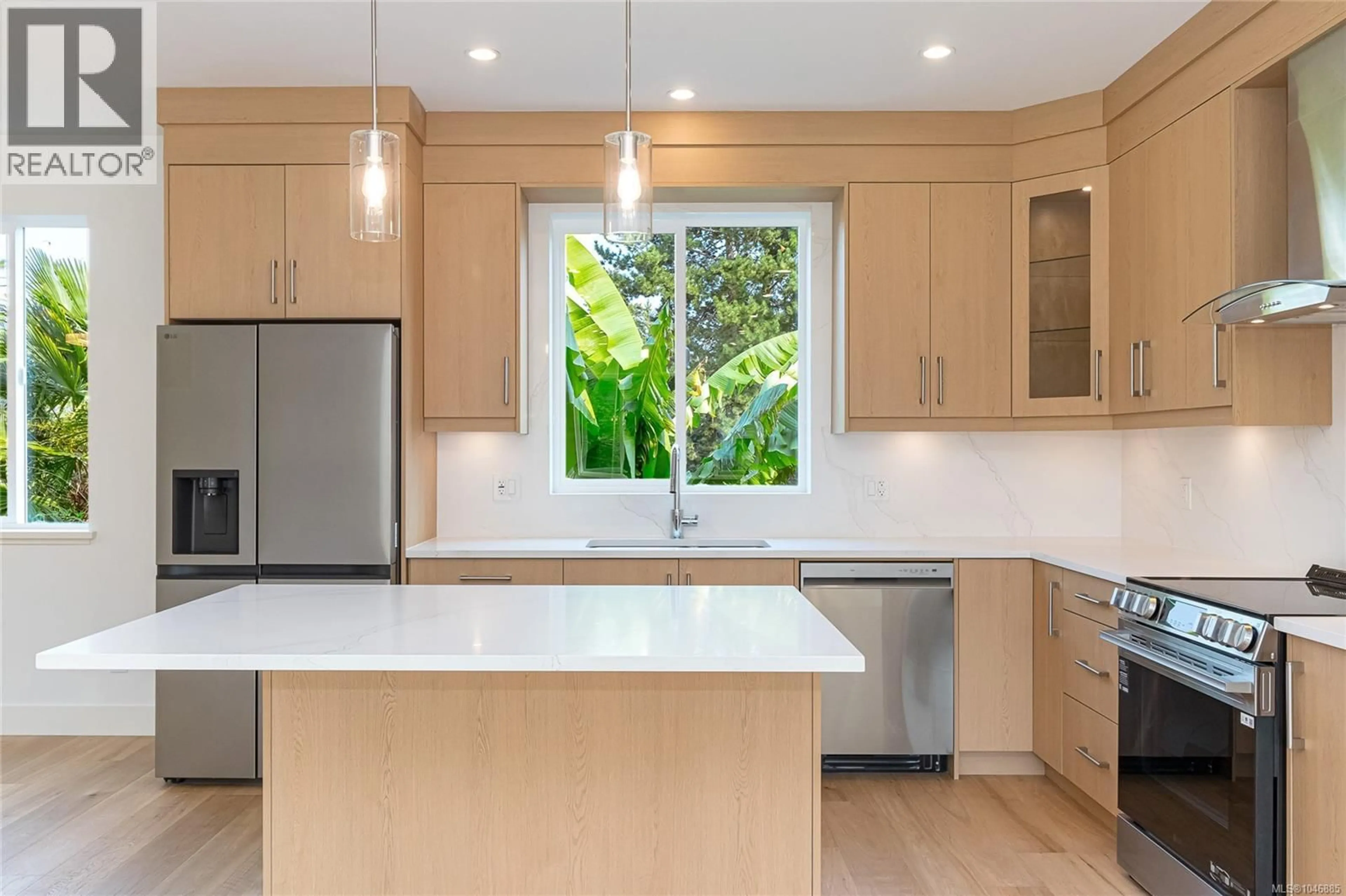 Contemporary kitchen, unknown for 1 - 1559 ASH ROAD, Saanich British Columbia V8N2S9