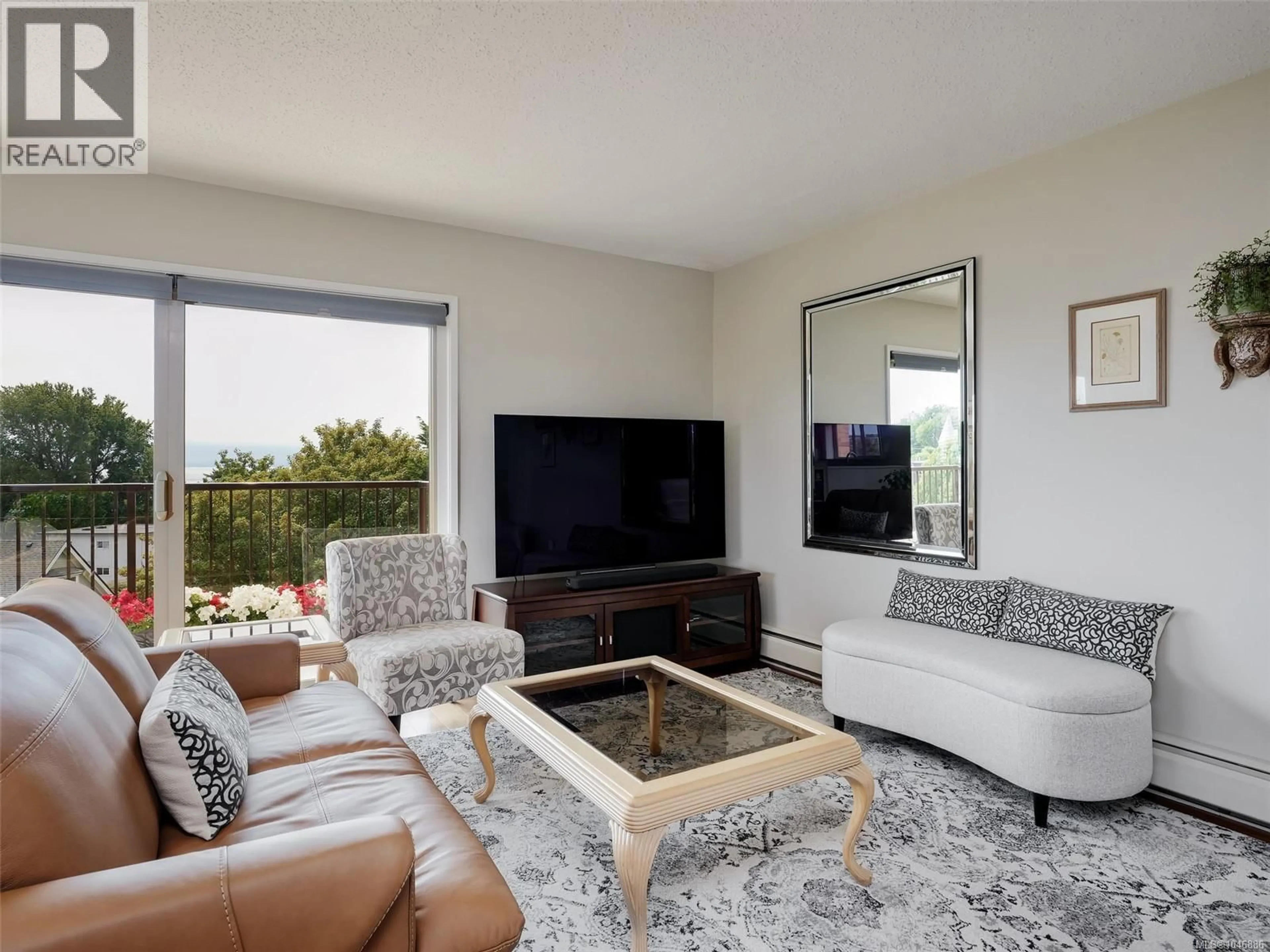 Living room with furniture, unknown for 601 - 36 SOUTH TURNER STREET, Victoria British Columbia V8V2J6