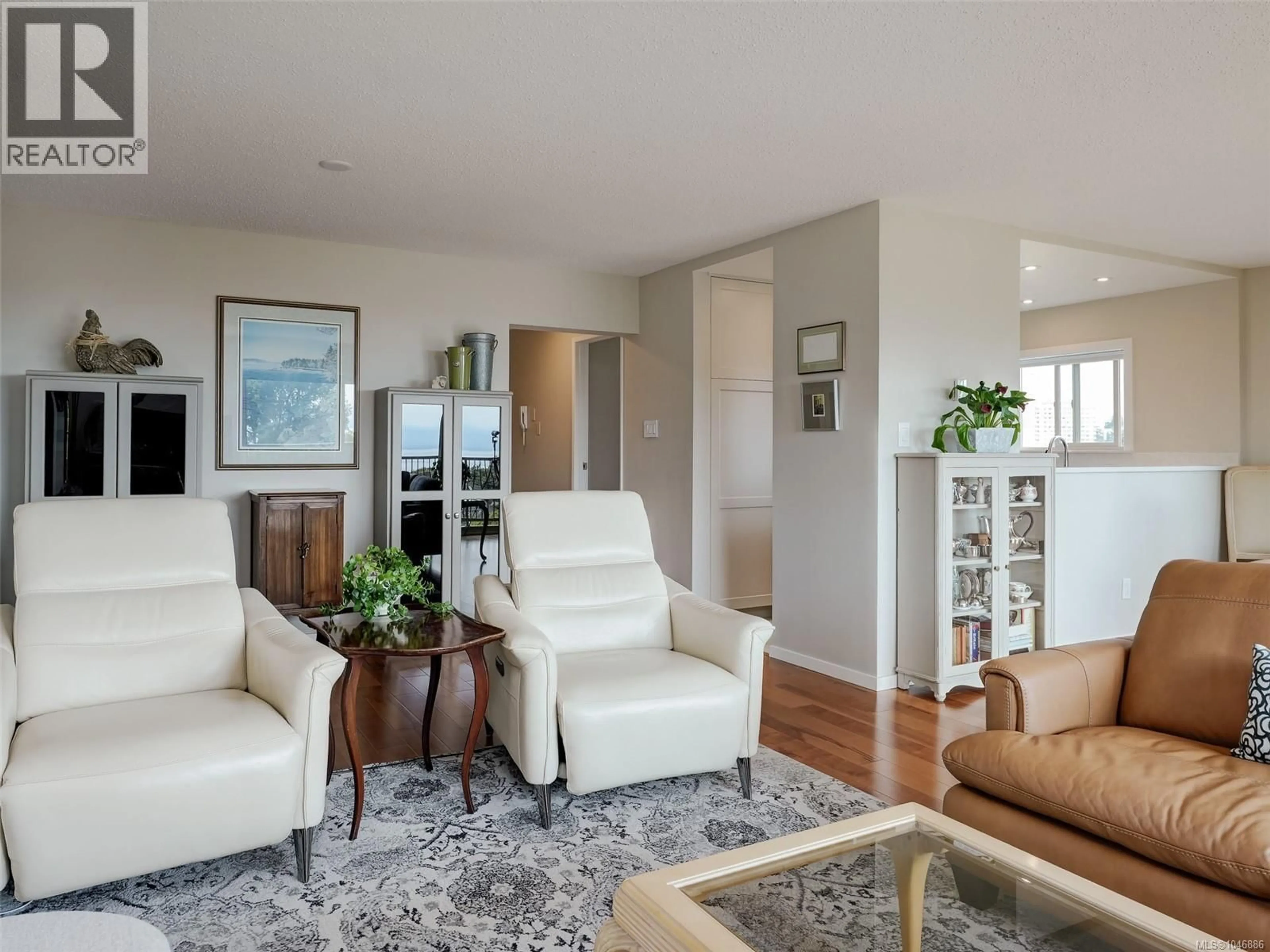 Living room with furniture, unknown for 601 - 36 SOUTH TURNER STREET, Victoria British Columbia V8V2J6