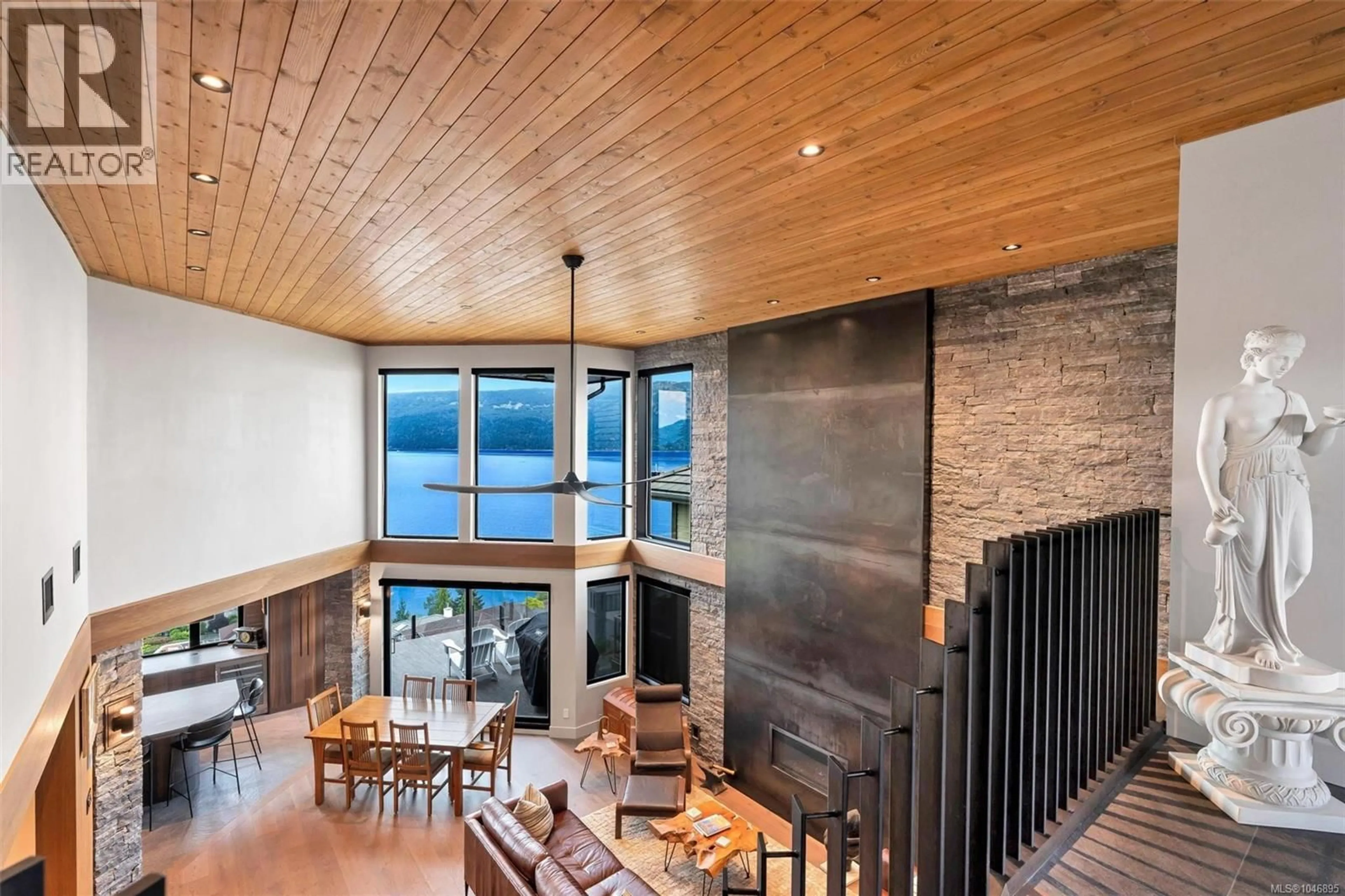 Indoor foyer for 553 MARINE VIEW, Cobble Hill British Columbia V8H0K8