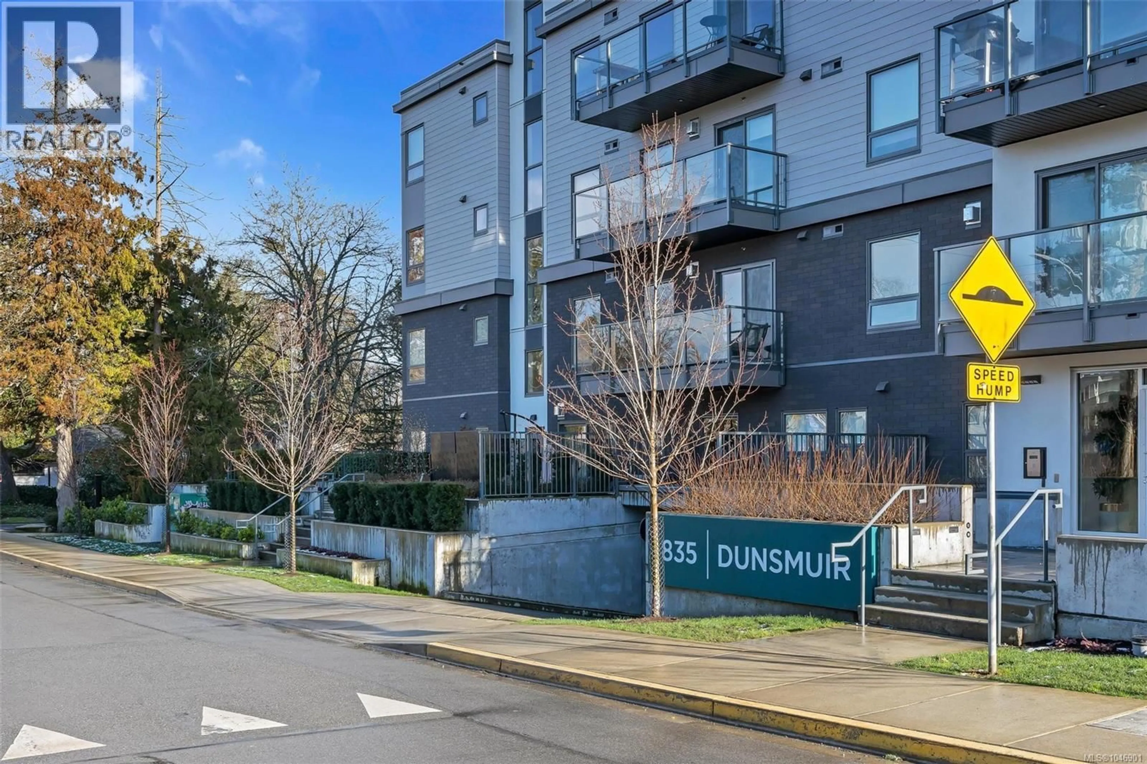 A pic from outside/outdoor area/front of a property/back of a property/a pic from drone, unknown for 302 - 835 DUNSMUIR ROAD, Esquimalt British Columbia V9A5B8