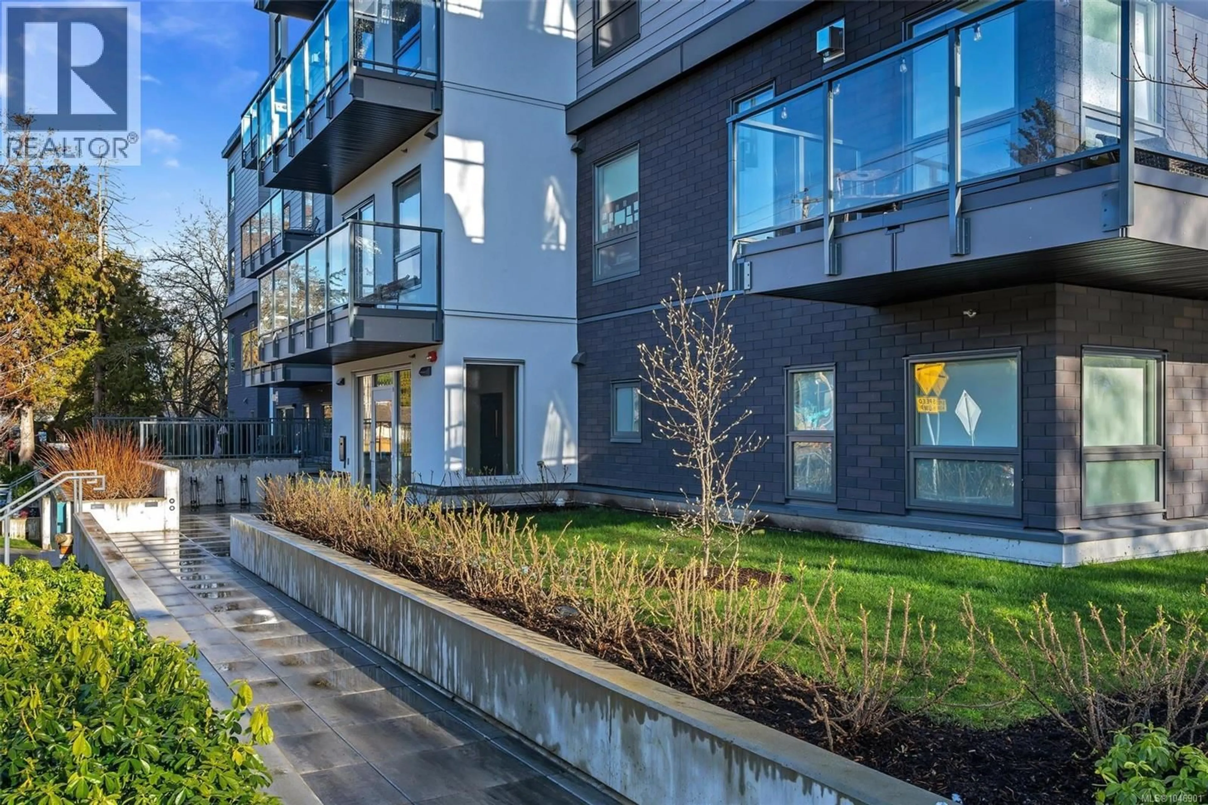 Patio, street for 302 - 835 DUNSMUIR ROAD, Esquimalt British Columbia V9A5B8