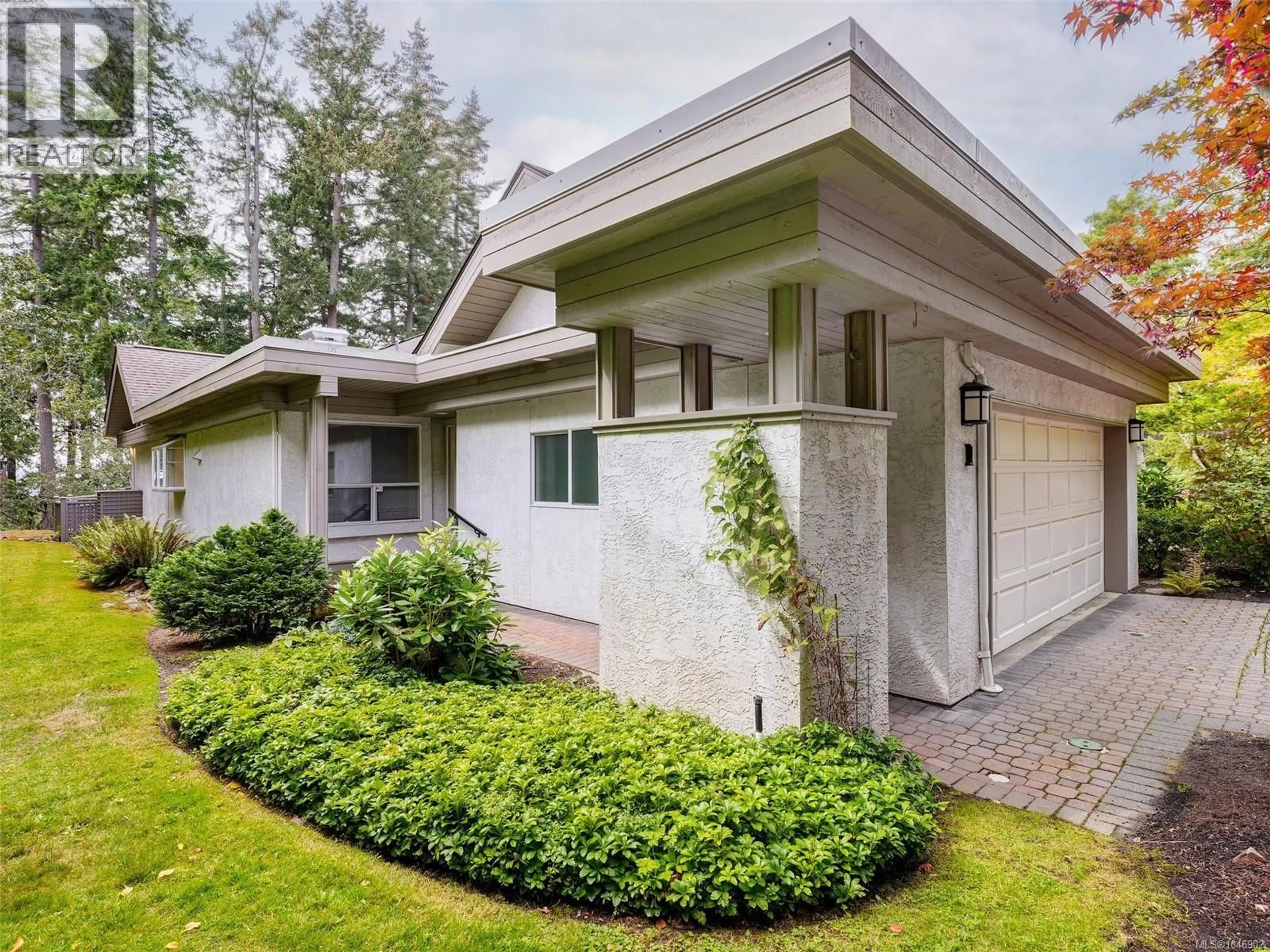 Home with vinyl exterior material, street for 1 - 928 BEARWOOD LANE, Saanich British Columbia V8P5A5