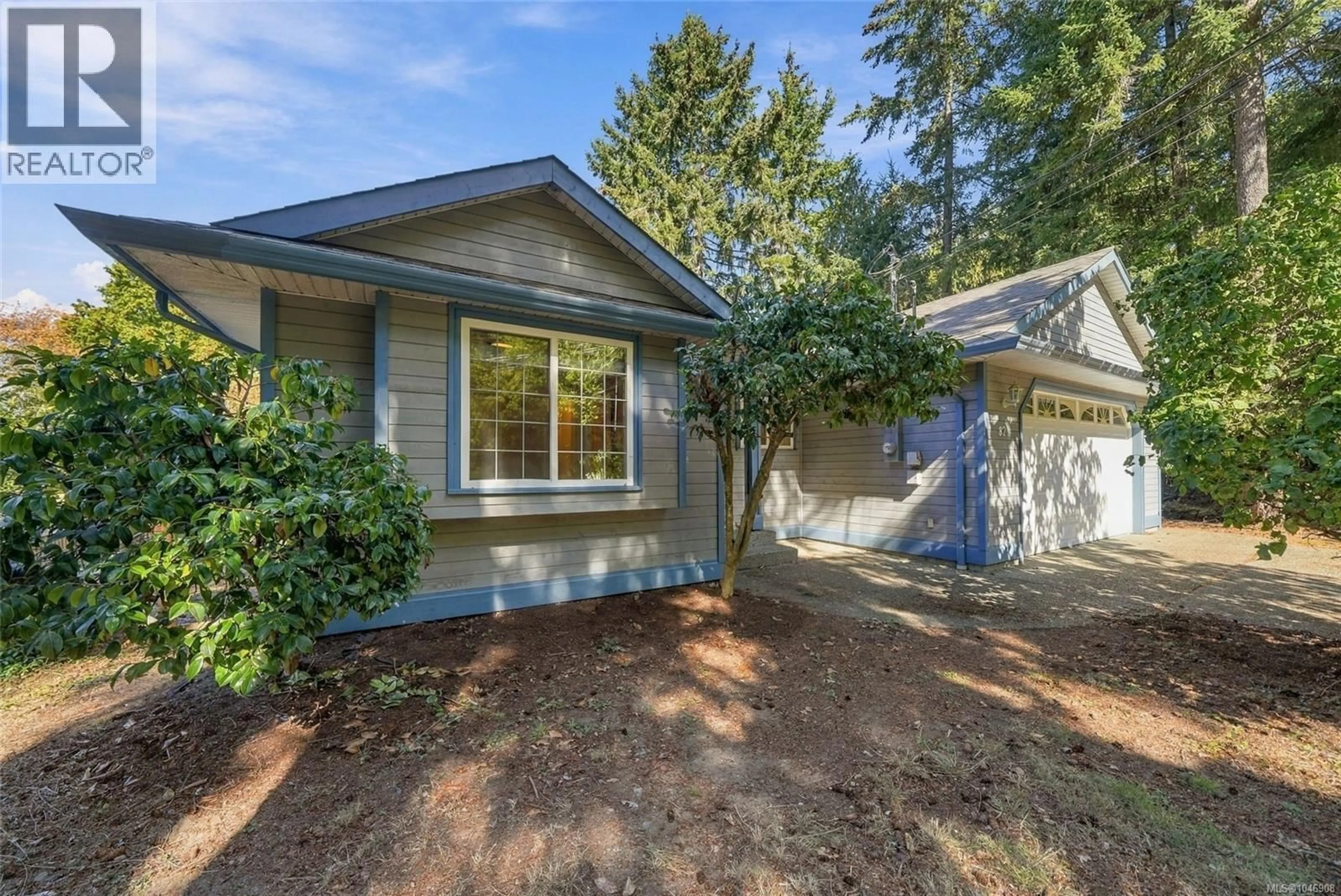Home with vinyl exterior material, street for 821 SHOREWOOD DRIVE, Parksville British Columbia V9P1S1
