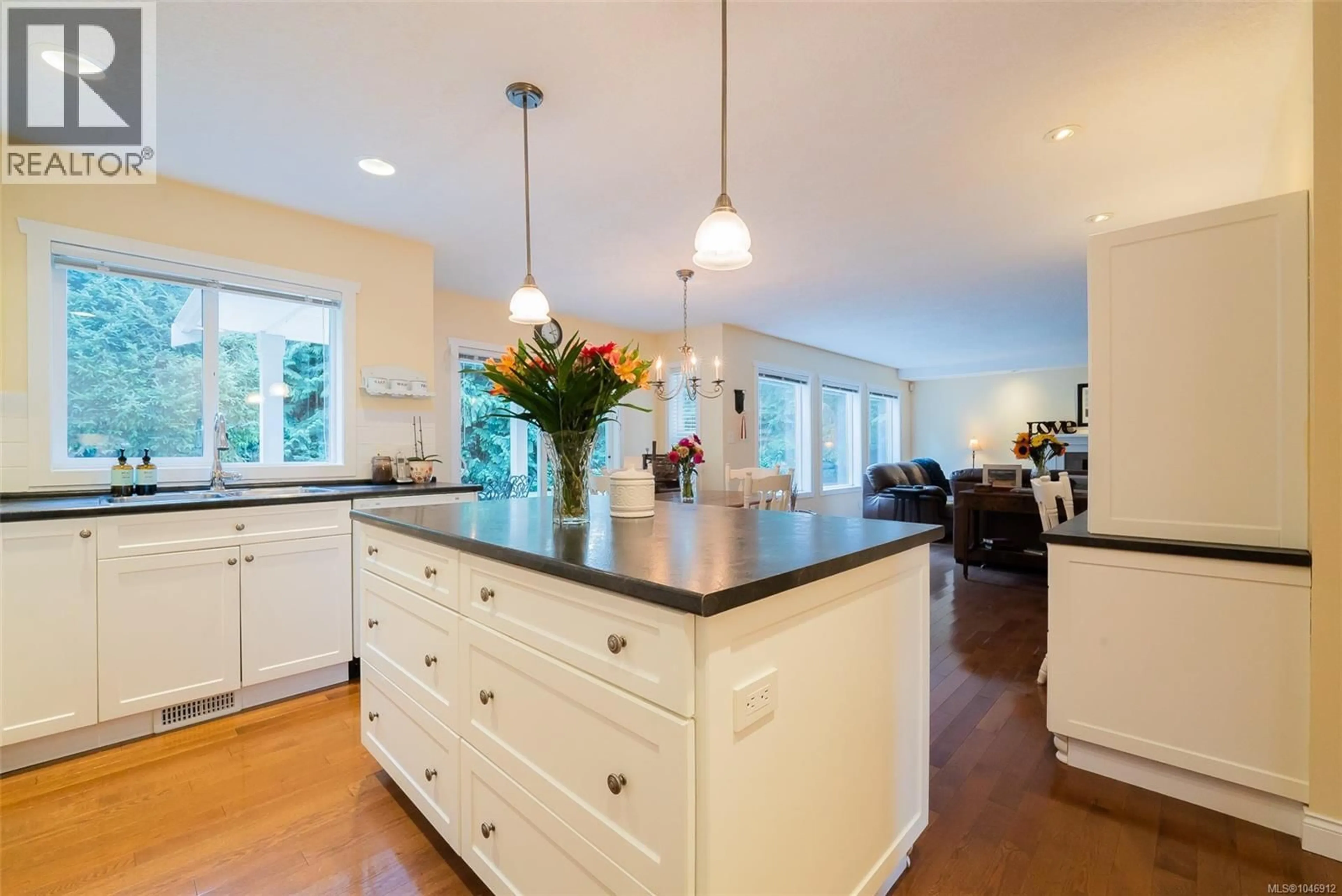 Open concept kitchen, ceramic/tile floor for 1950 GRIMES PLACE, Nanaimo British Columbia V9X1G9