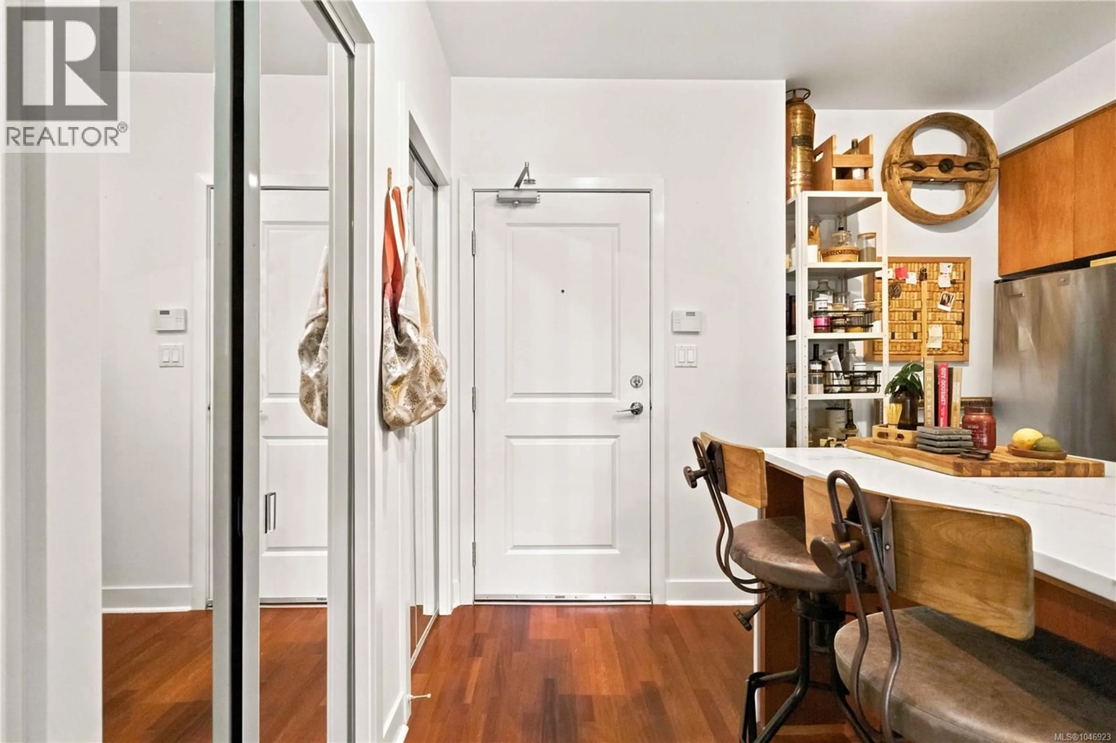 Indoor entryway for 306 - 1375 BEAR MOUNTAIN PARKWAY, Langford British Columbia V9B0C9