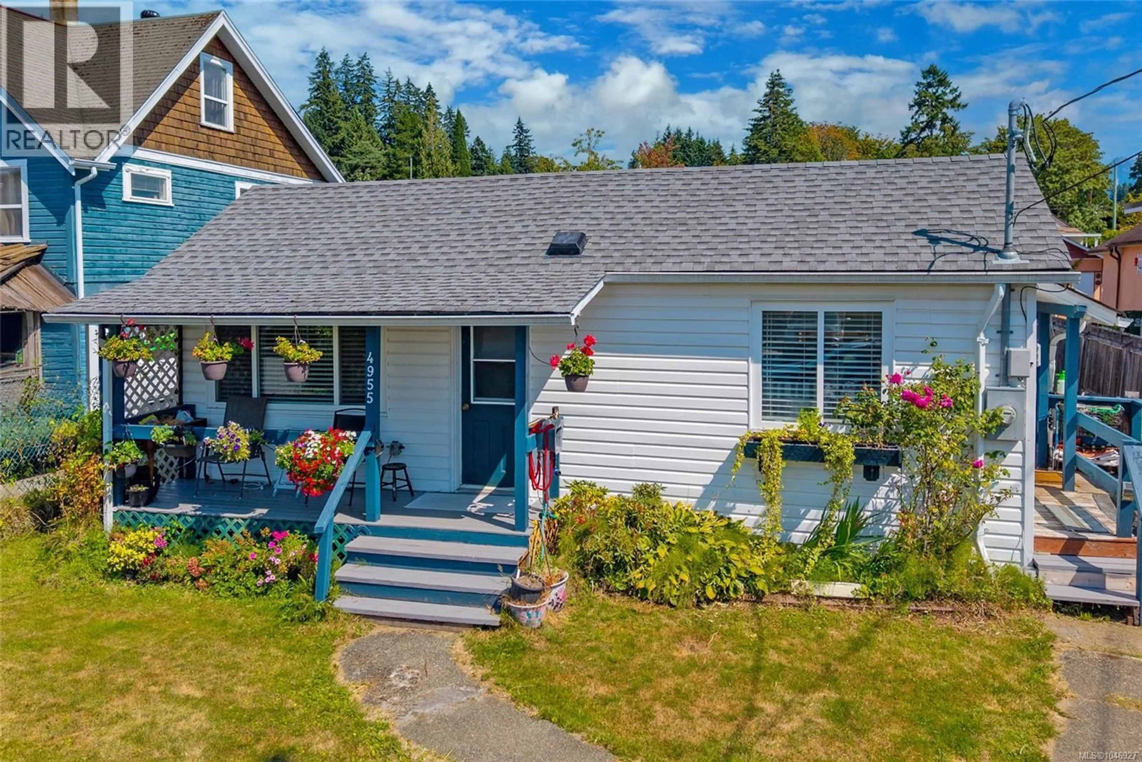 A pic from outside/outdoor area/front of a property/back of a property/a pic from drone, unknown for 4955 ELIZABETH STREET, Port Alberni British Columbia V9Y6M4