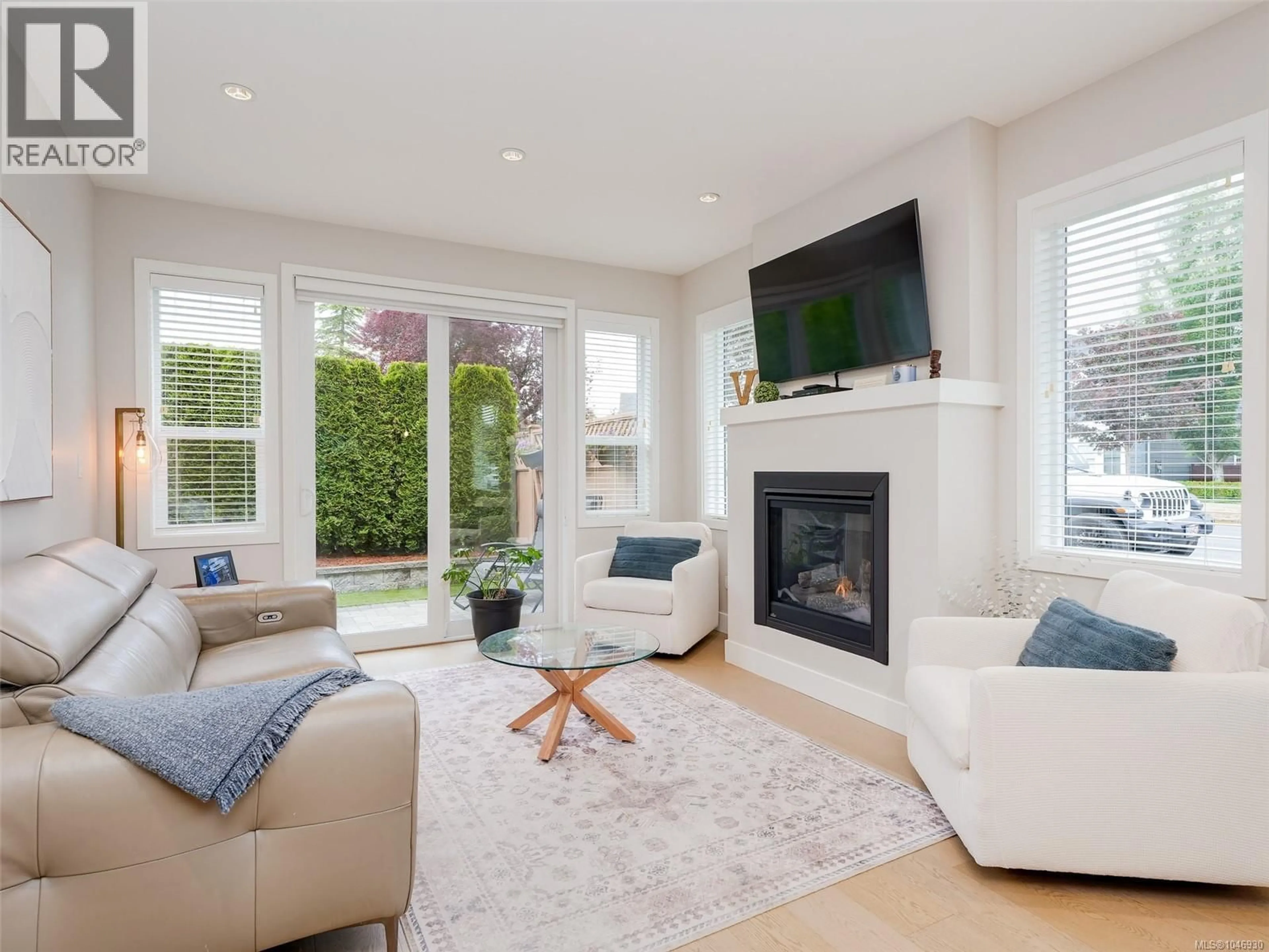 Living room with furniture, unknown for 8 - 10490 RESTHAVEN DRIVE, Sidney British Columbia V8L3H7