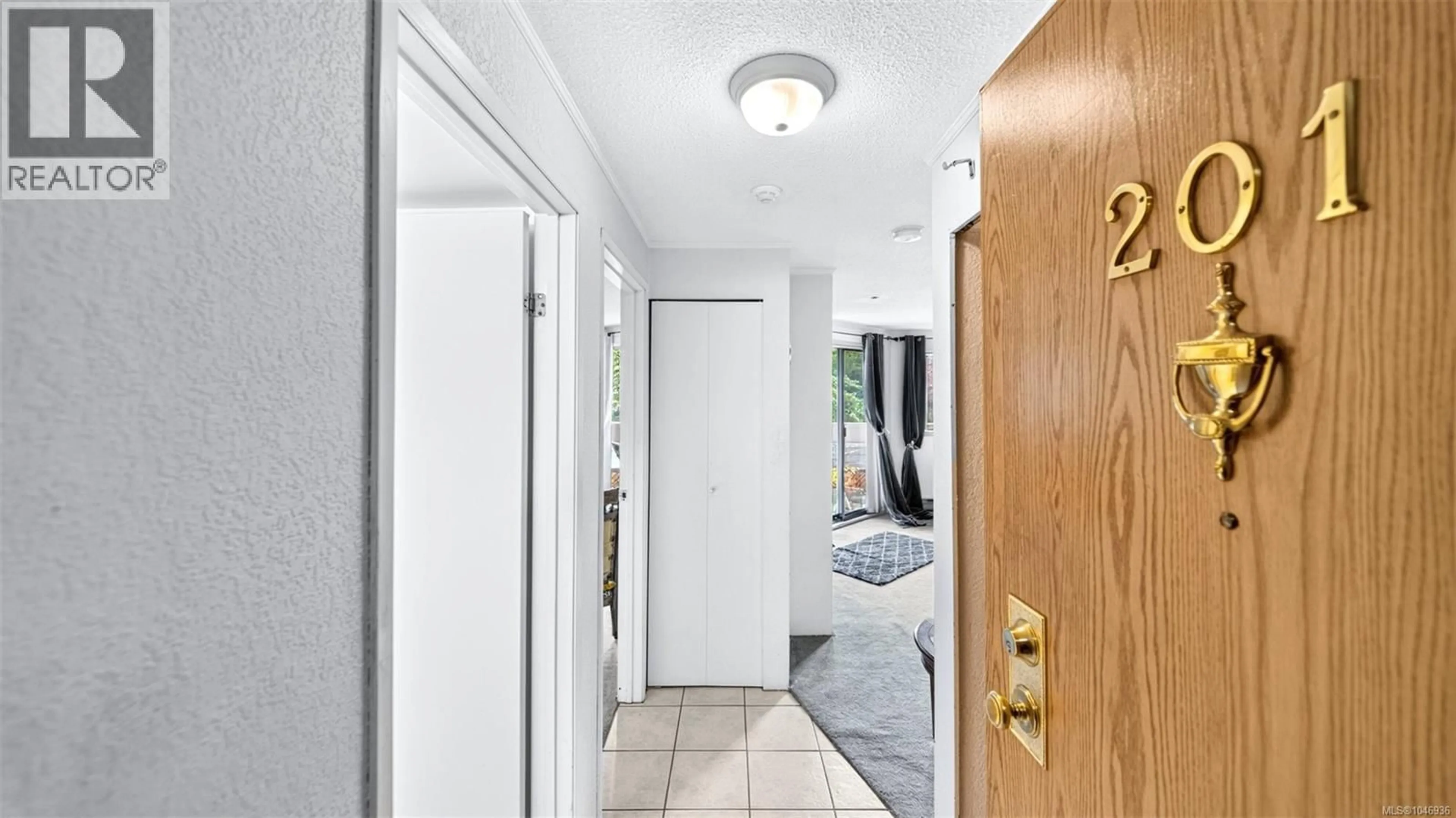 Indoor entryway for 201 - 1560 HILLSIDE AVENUE, Victoria British Columbia V8T5B8