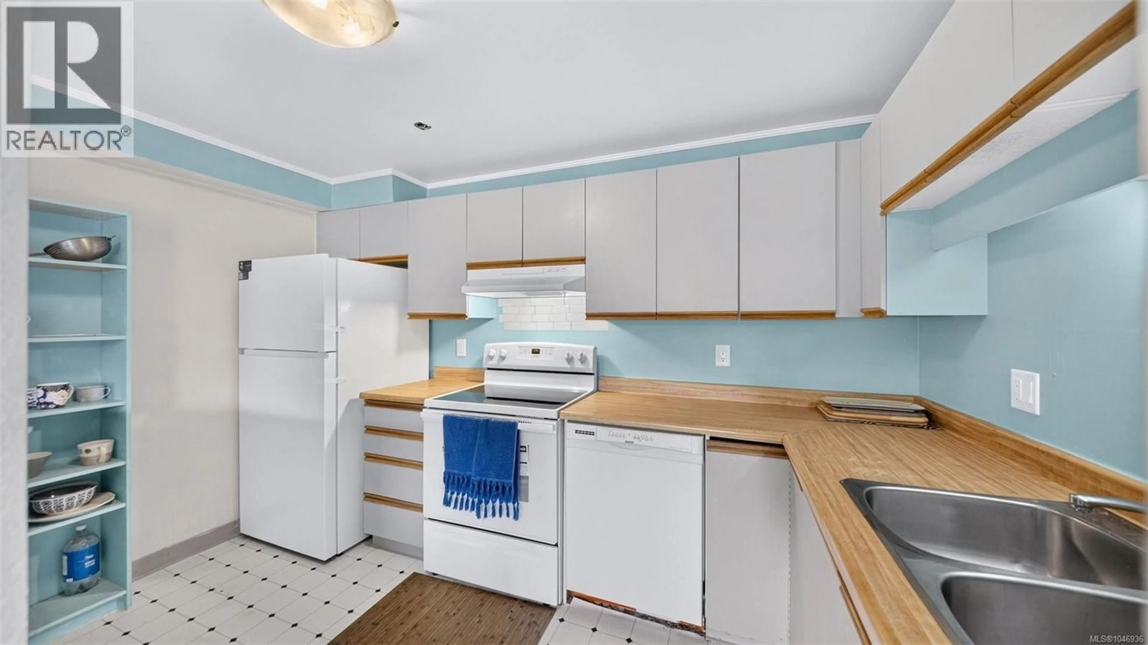 Standard kitchen, unknown for 201 - 1560 HILLSIDE AVENUE, Victoria British Columbia V8T5B8