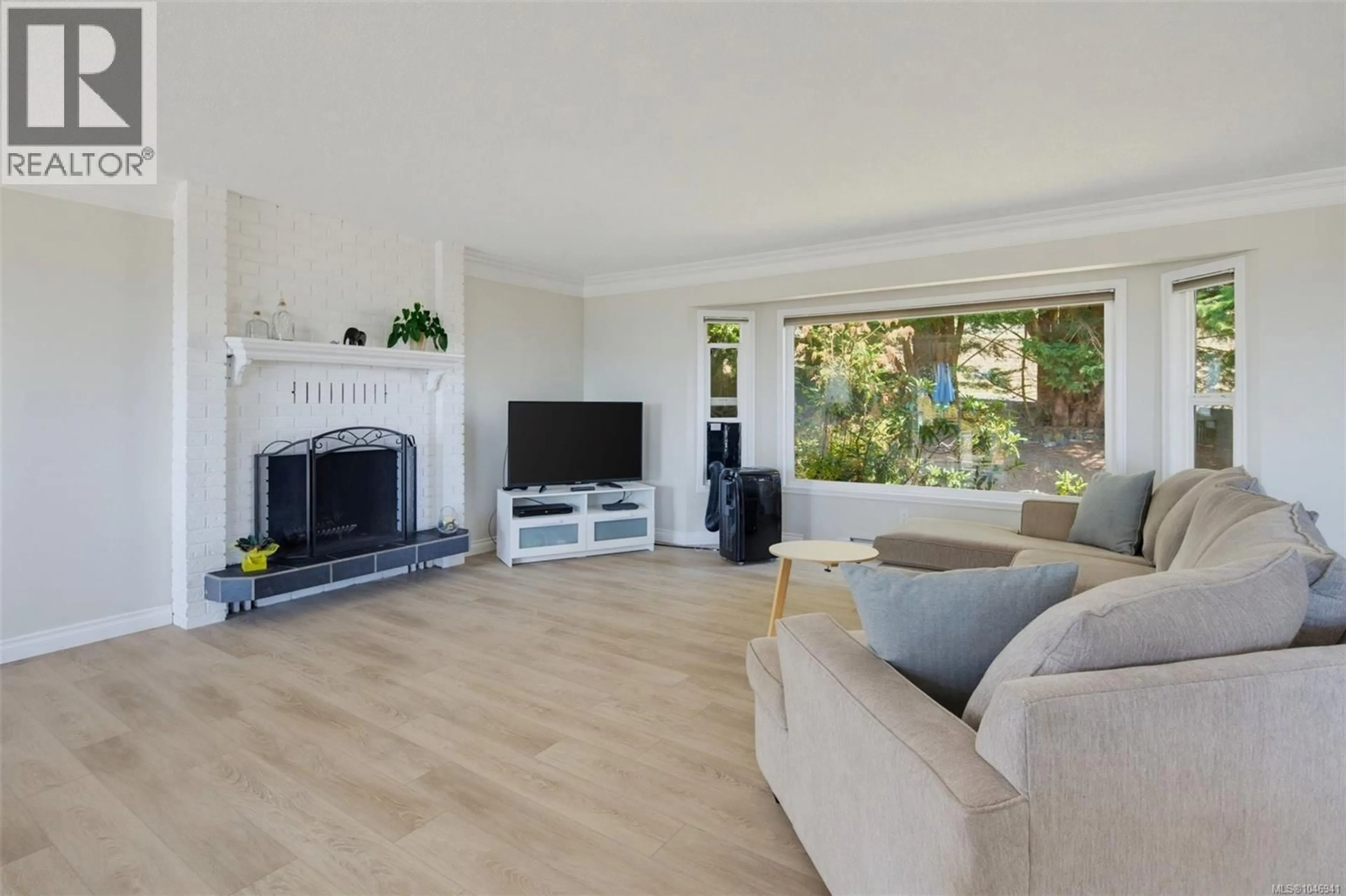 Living room with furniture, unknown for 3505 FULTON ROAD, Colwood British Columbia V9C3N2