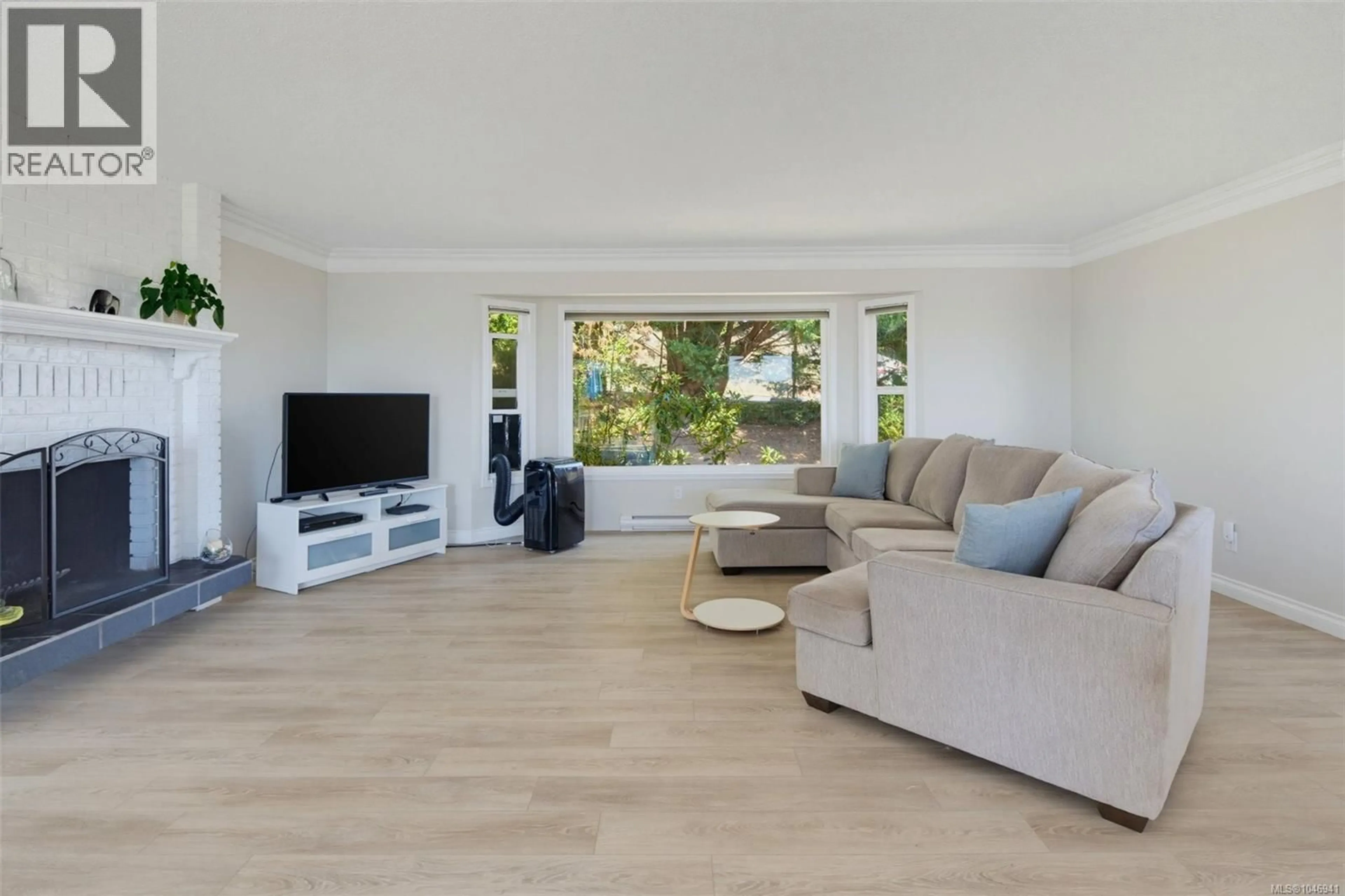 Living room with furniture, unknown for 3505 FULTON ROAD, Colwood British Columbia V9C3N2