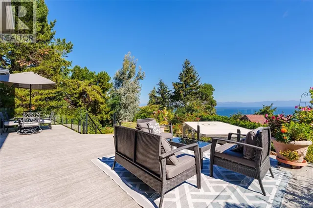 6002 ICARUS DRIVE, Nanaimo 4
