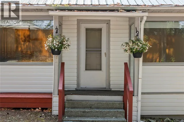 1987 CEDAR ROAD, Nanaimo 3
