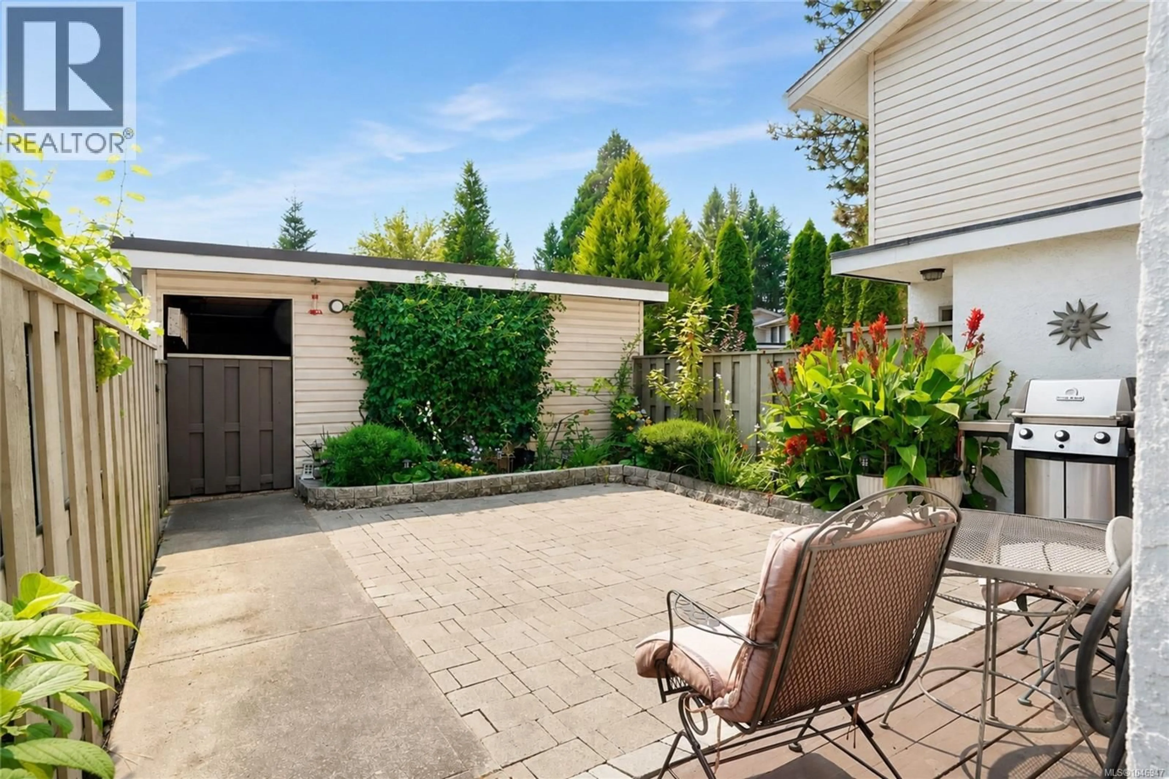 Patio, street for 27 - 610 MCKENZIE AVENUE, Saanich British Columbia V8Z2A7