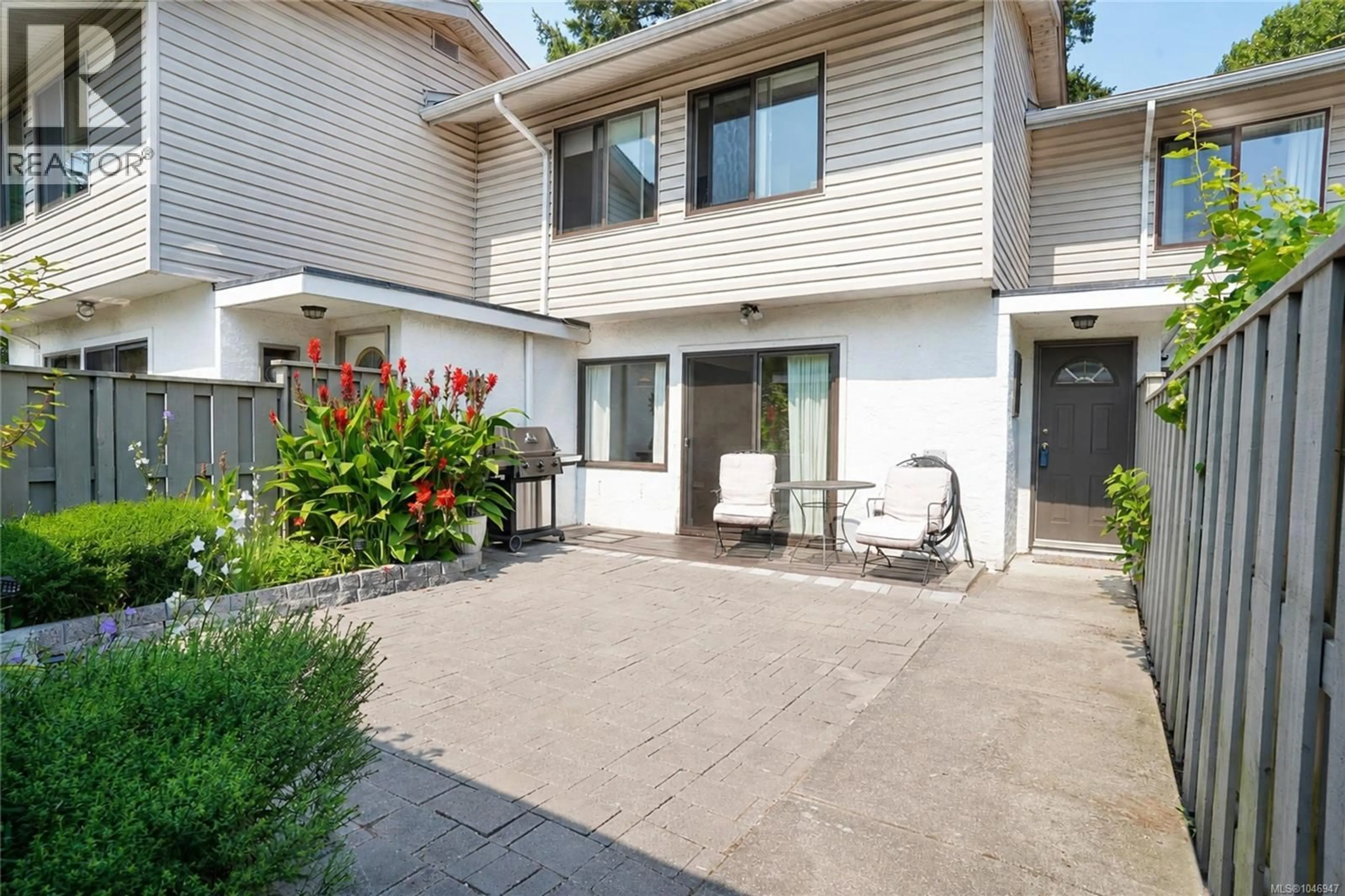 Patio, street for 27 - 610 MCKENZIE AVENUE, Saanich British Columbia V8Z2A7