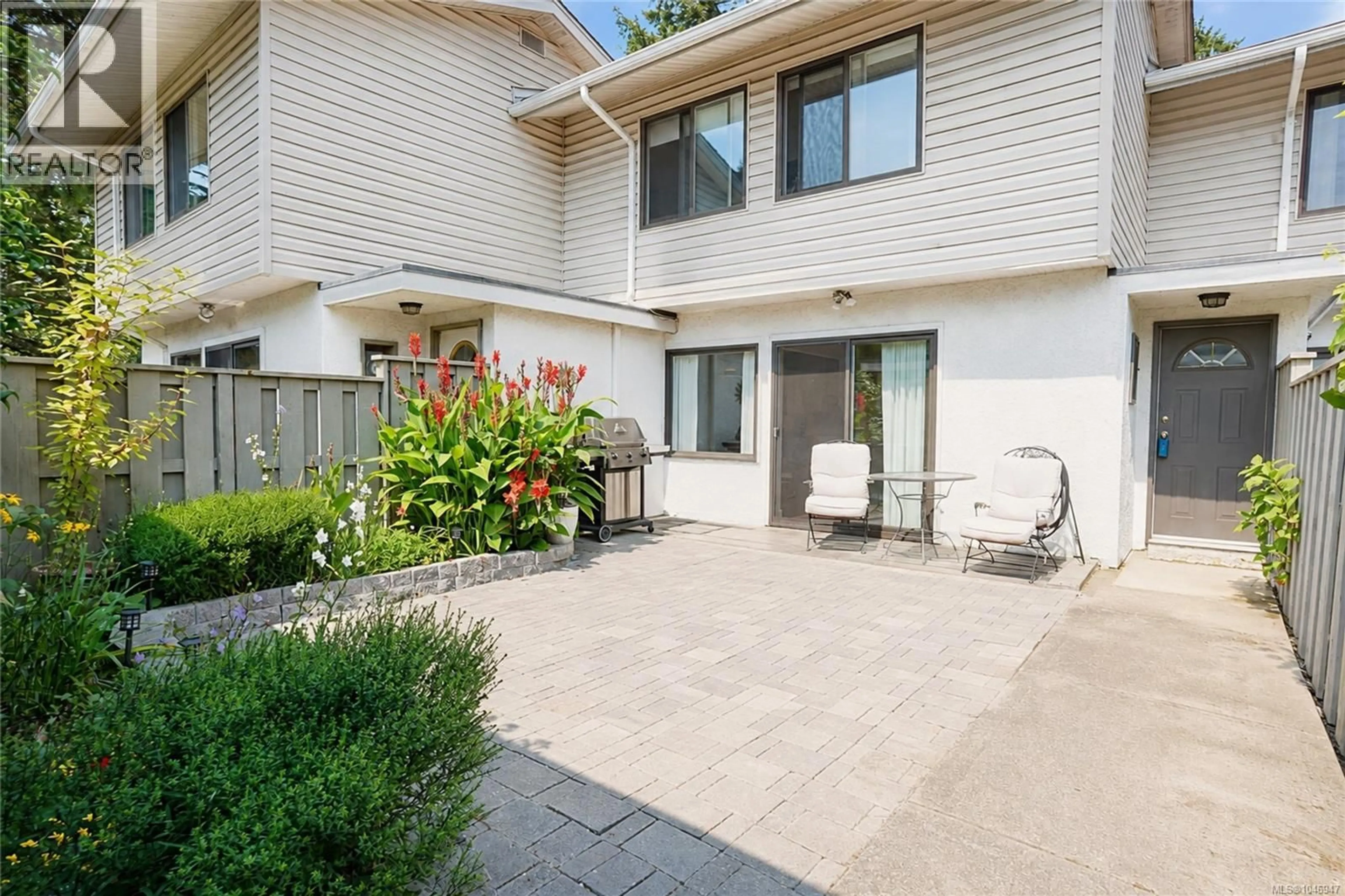 Patio, street for 27 - 610 MCKENZIE AVENUE, Saanich British Columbia V8Z2A7