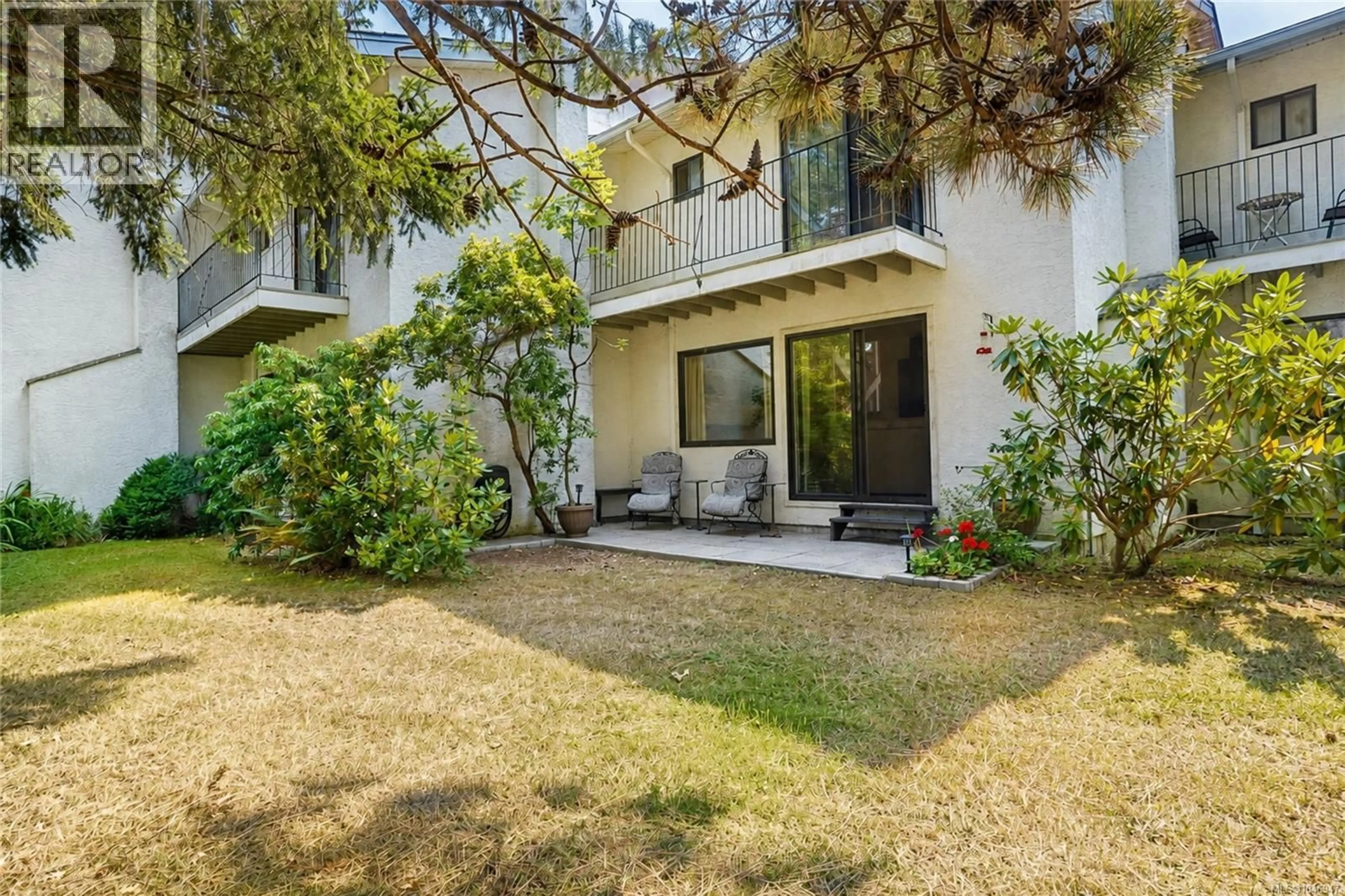 Patio, street for 27 - 610 MCKENZIE AVENUE, Saanich British Columbia V8Z2A7