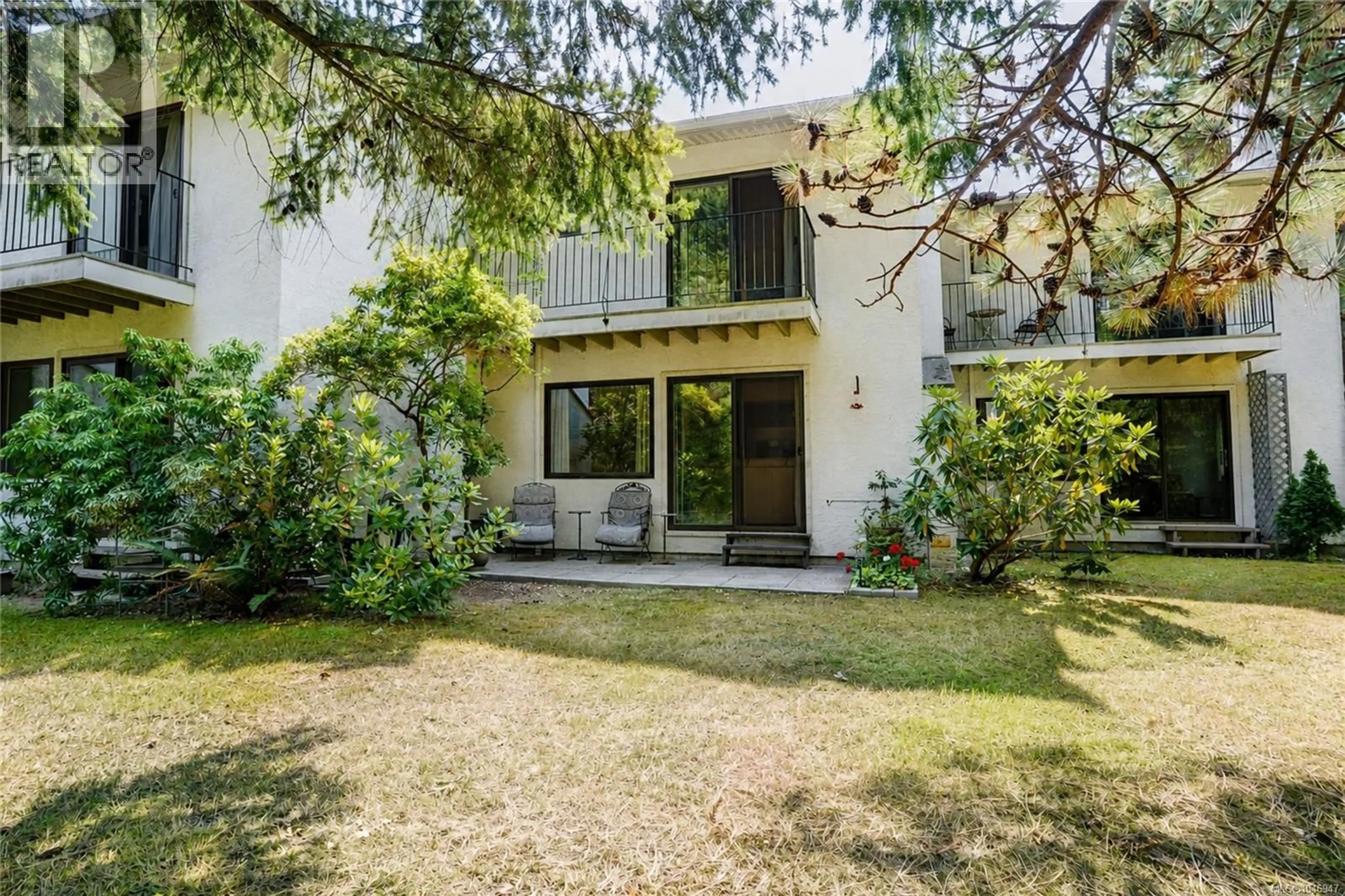 Patio, street for 27 - 610 MCKENZIE AVENUE, Saanich British Columbia V8Z2A7