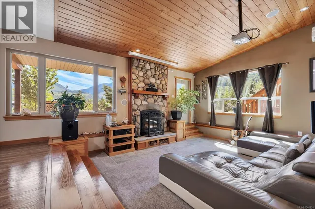1680 PELIGREN PLACE, Qualicum Beach 3