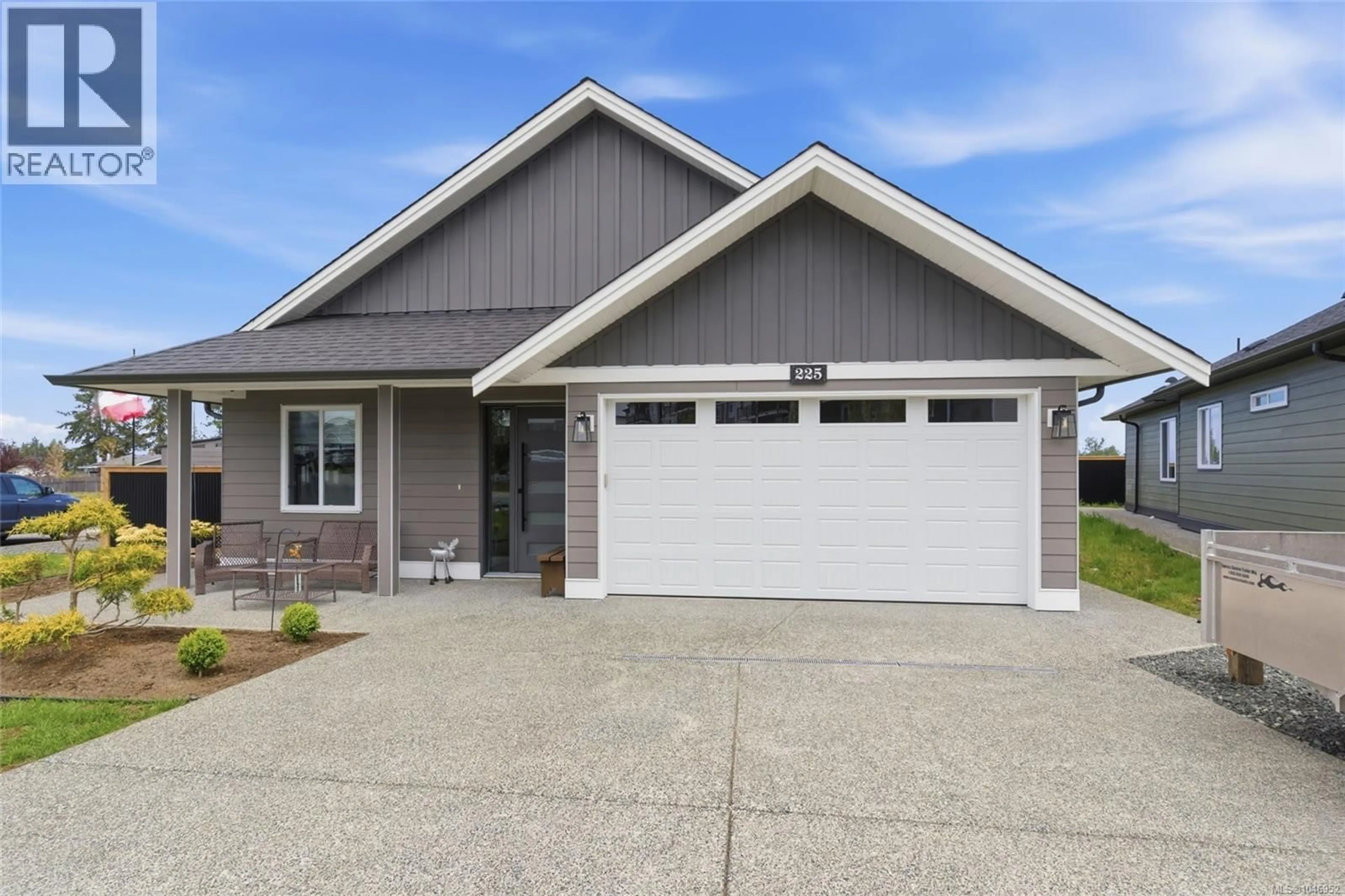 Home with vinyl exterior material, street for 225 DUNBAR WAY, Parksville British Columbia V9P0G6