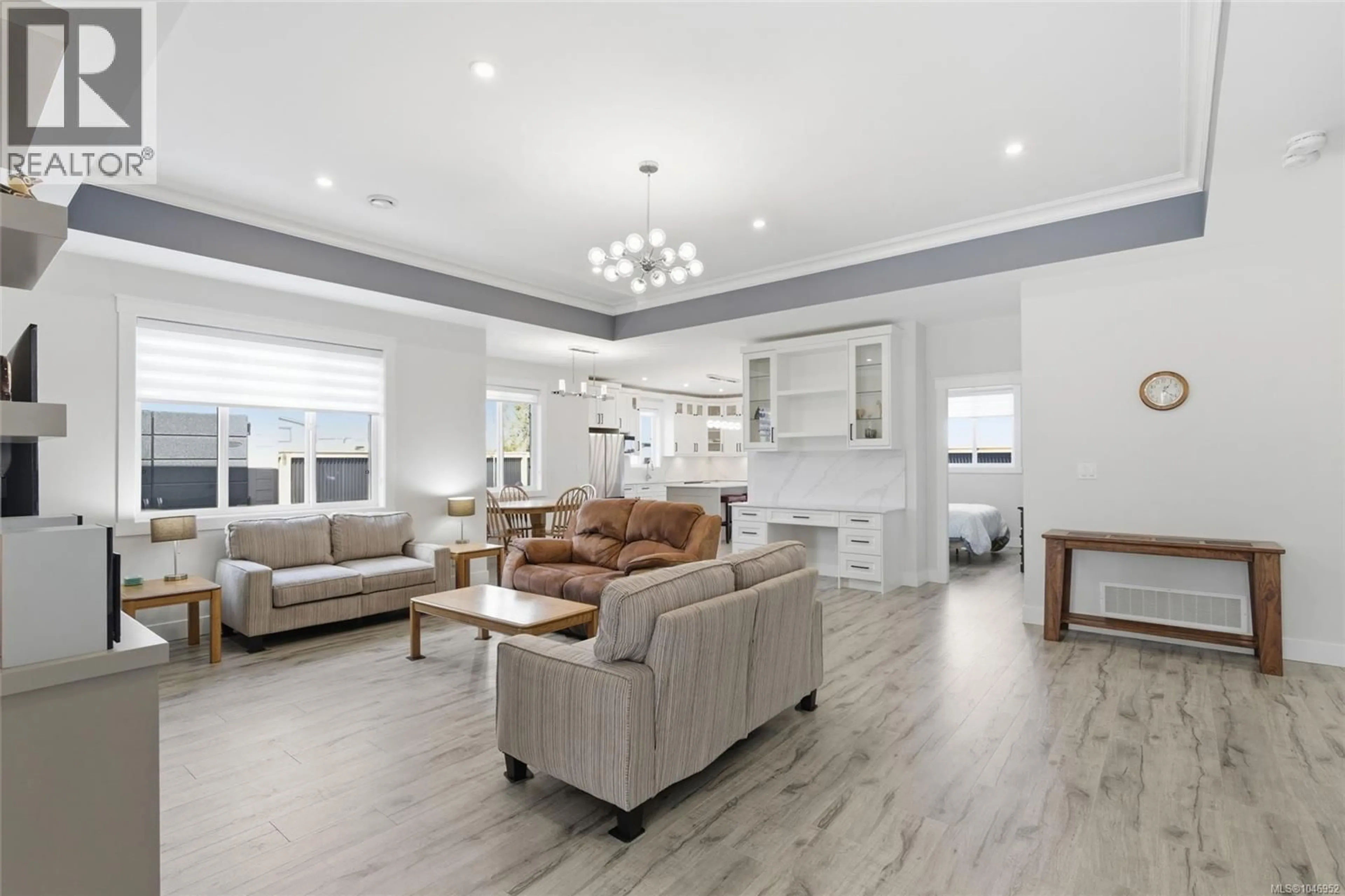 Living room with furniture, unknown for 225 DUNBAR WAY, Parksville British Columbia V9P0G6