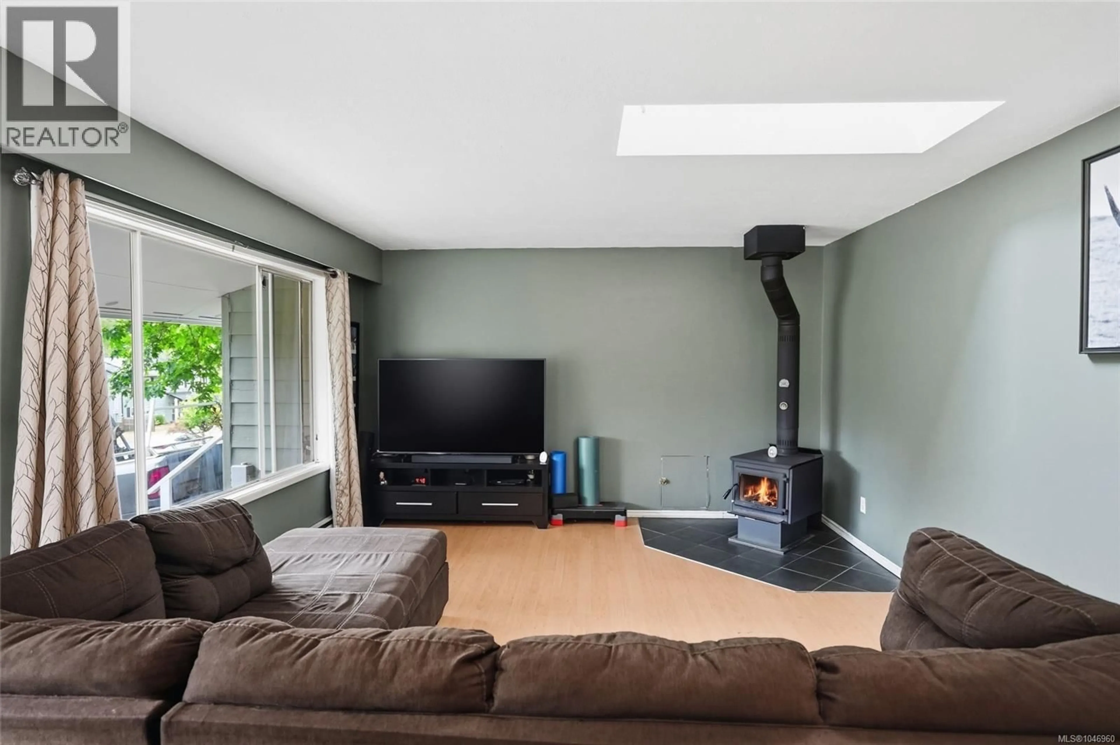 Living room with furniture, unknown for 358 ALDOUS ROAD, Qualicum Beach British Columbia V0N1G0