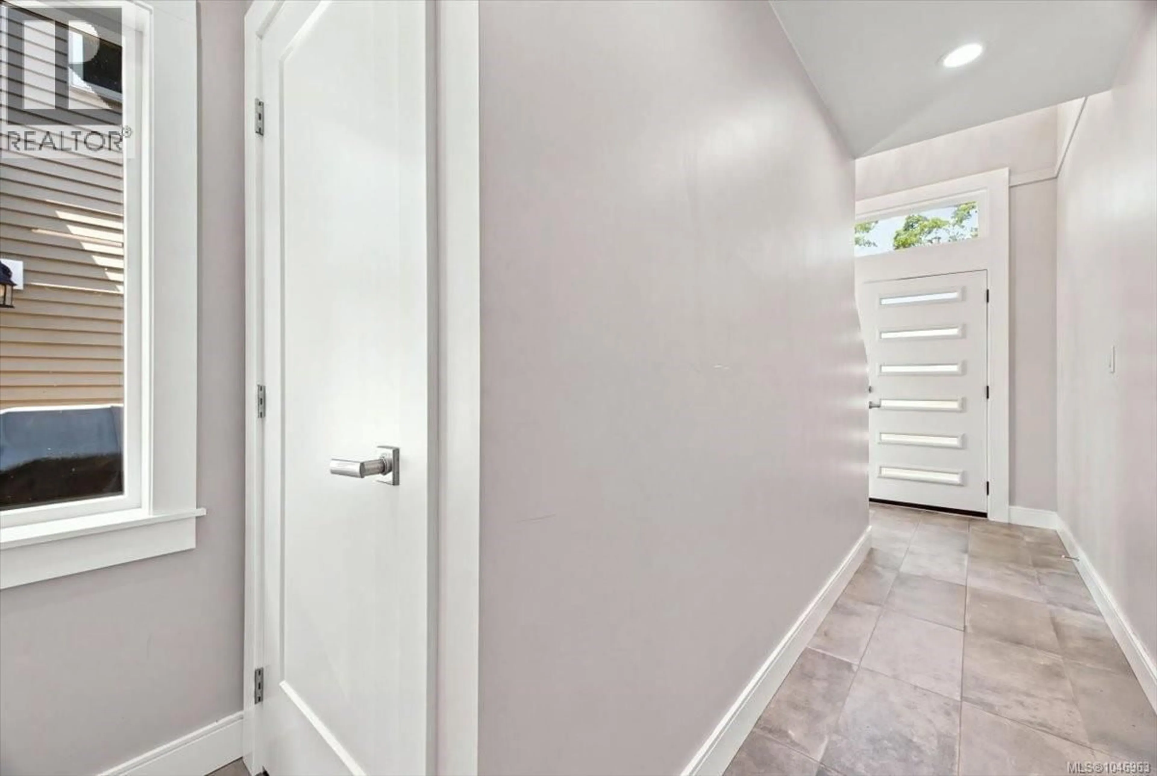 Indoor entryway for 147 ARMINS PLACE, Nanaimo British Columbia V9T0J5