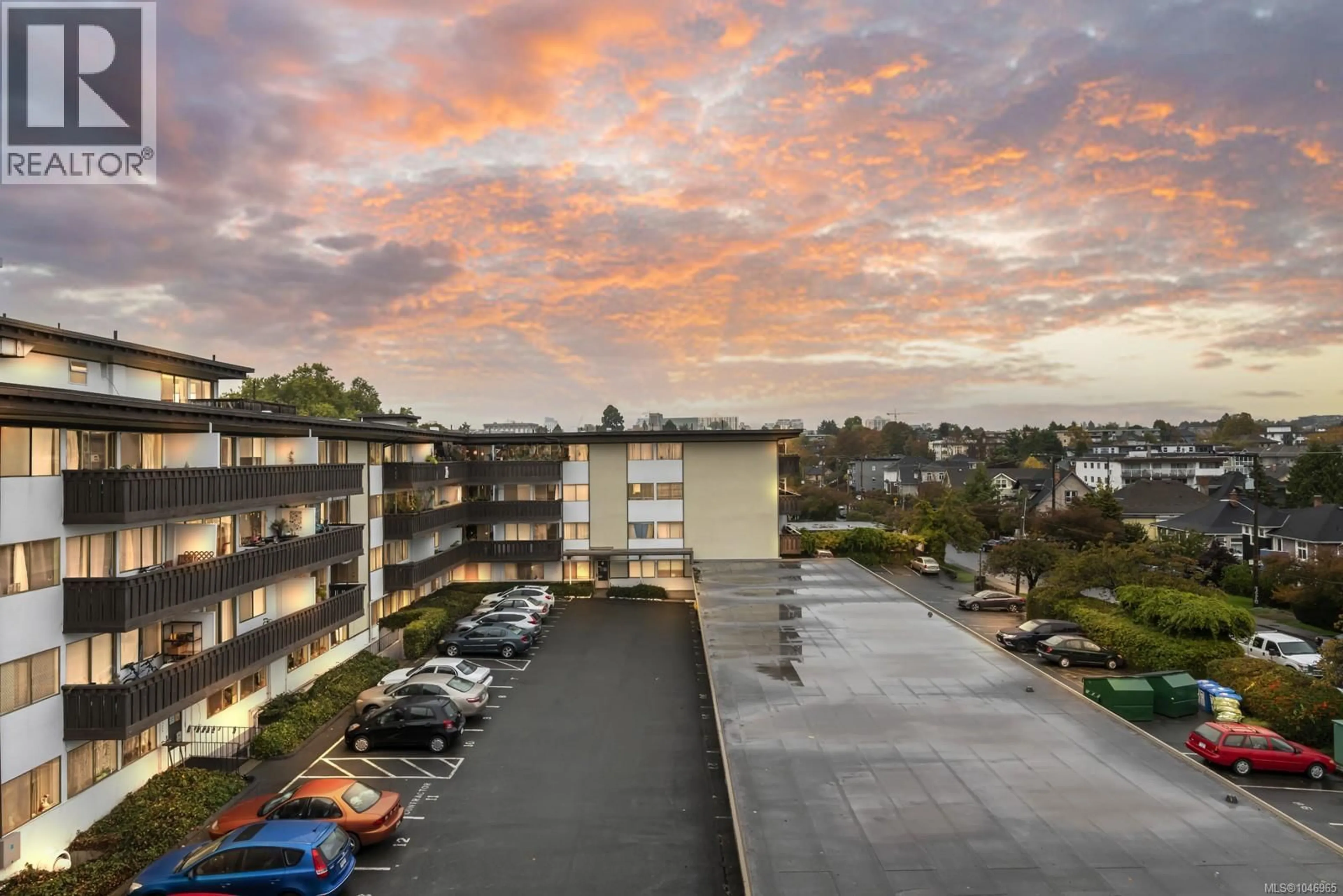 A pic from outside/outdoor area/front of a property/back of a property/a pic from drone, unknown for 414 - 964 HEYWOOD AVENUE, Victoria British Columbia V8V2Y5