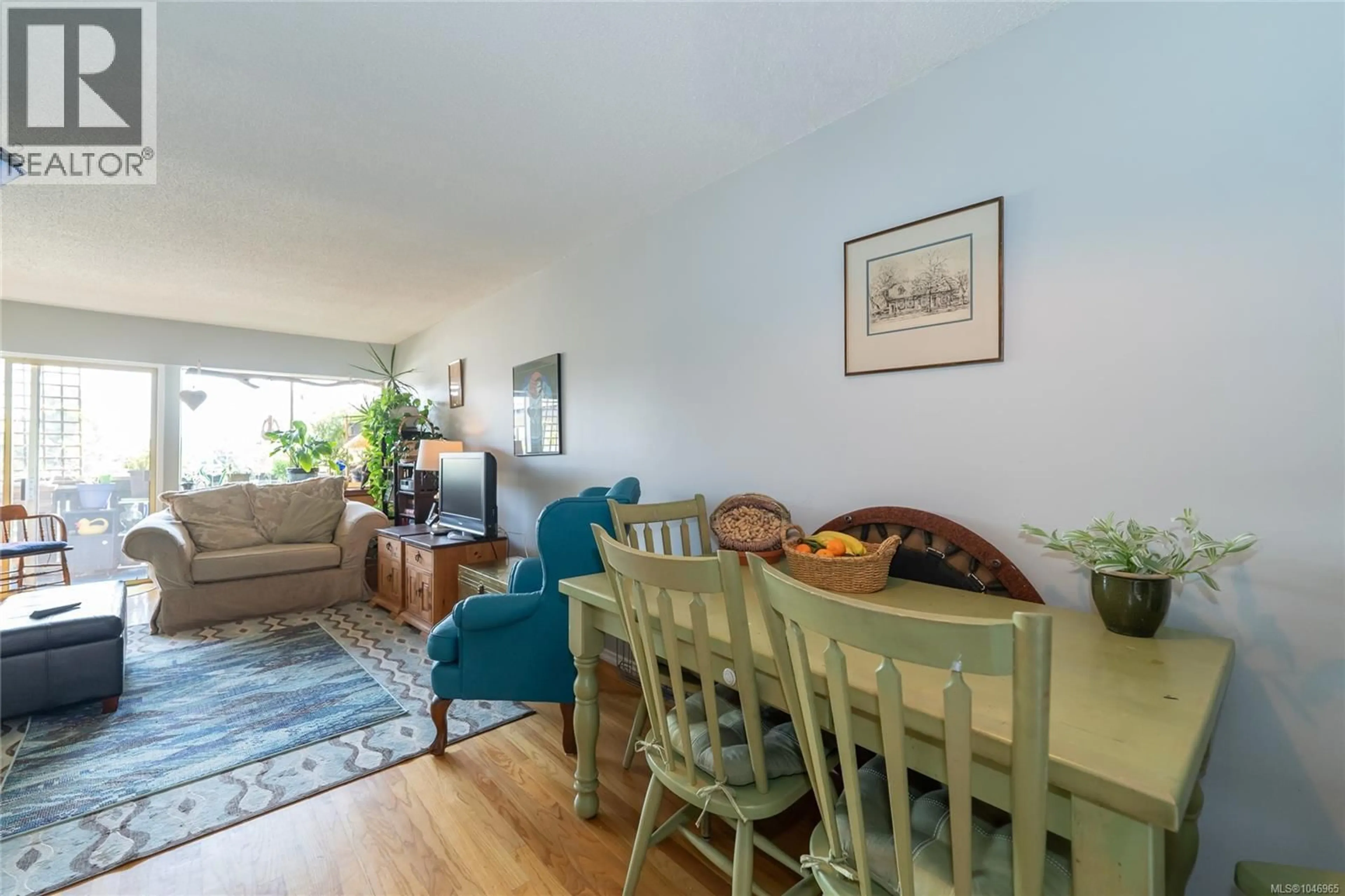Living room with furniture, wood/laminate floor for 414 - 964 HEYWOOD AVENUE, Victoria British Columbia V8V2Y5