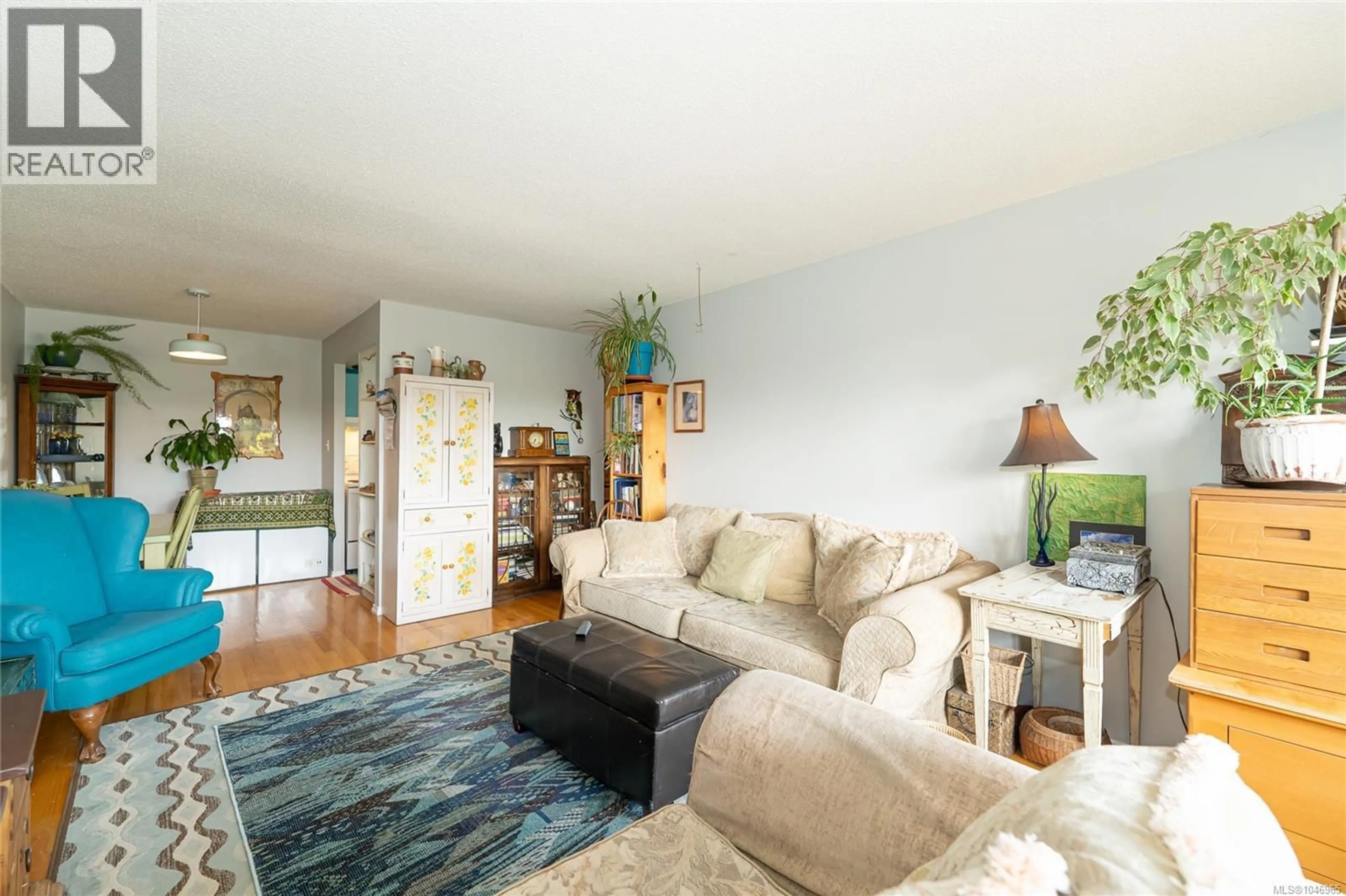 Living room with furniture, wood/laminate floor for 414 - 964 HEYWOOD AVENUE, Victoria British Columbia V8V2Y5