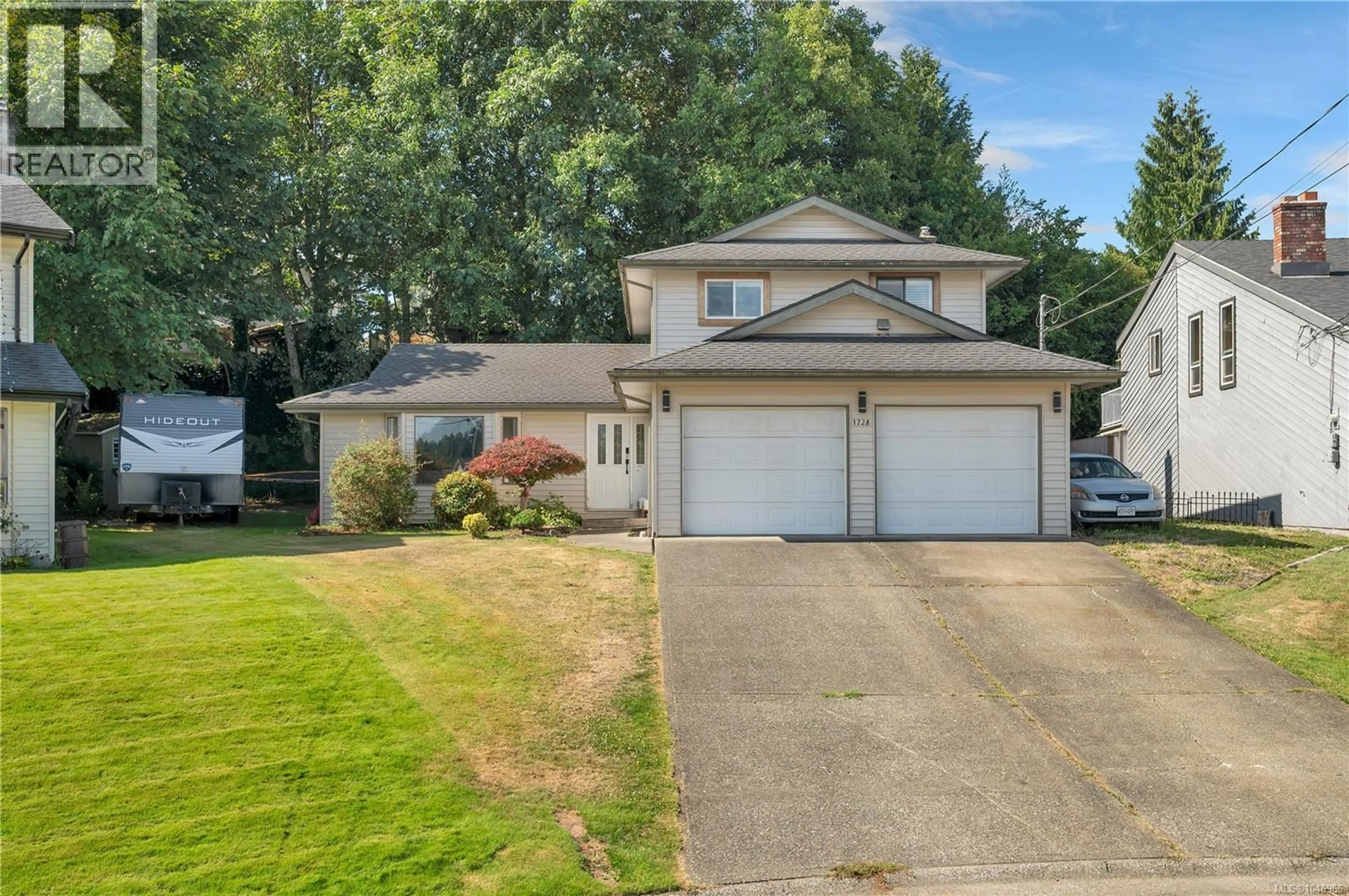 Home with vinyl exterior material, street for 1728 ASPEN WAY, Campbell River British Columbia V9W7E5