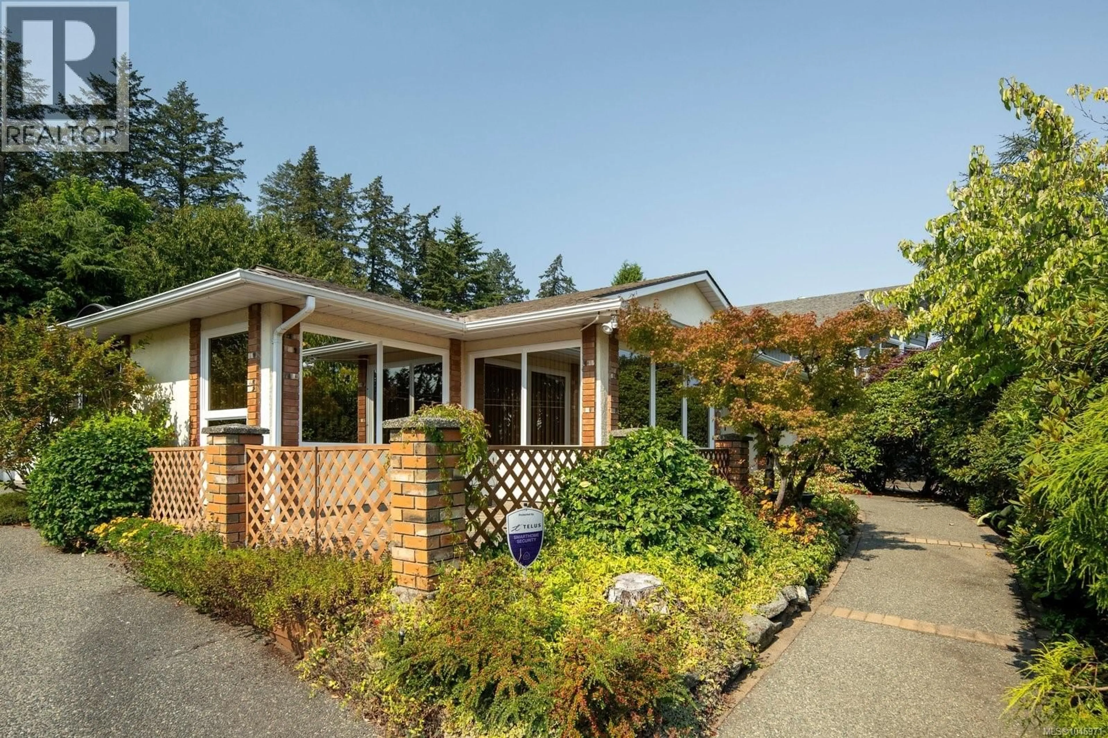 Home with vinyl exterior material, street for 7436 EAST SAANICH ROAD, Central Saanich British Columbia V8M1W2